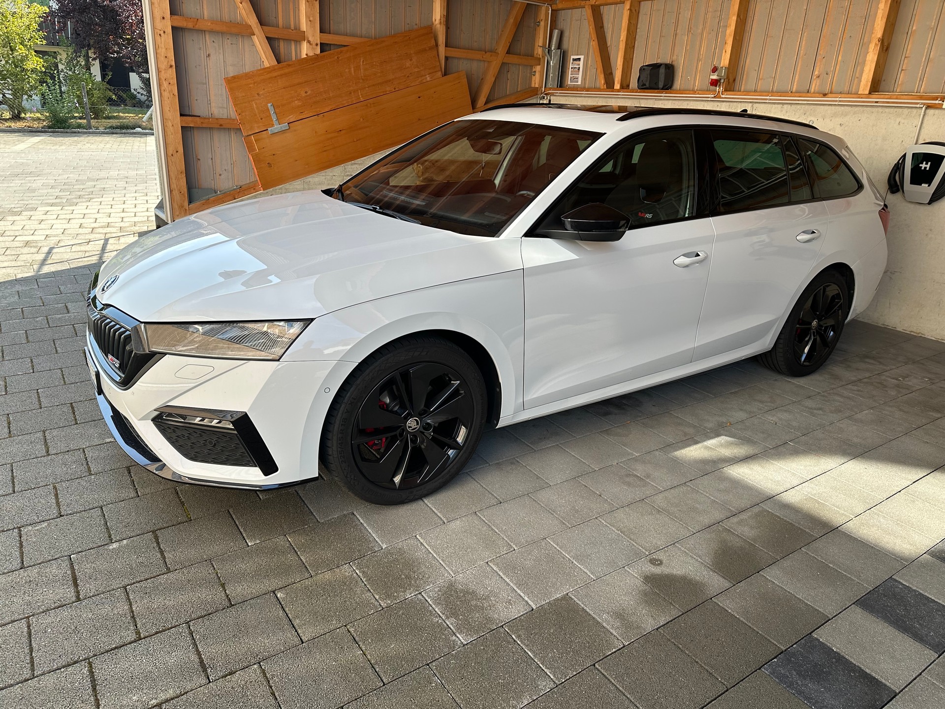 SKODA 2.0 TDI RS 4x4 DSG-image-0