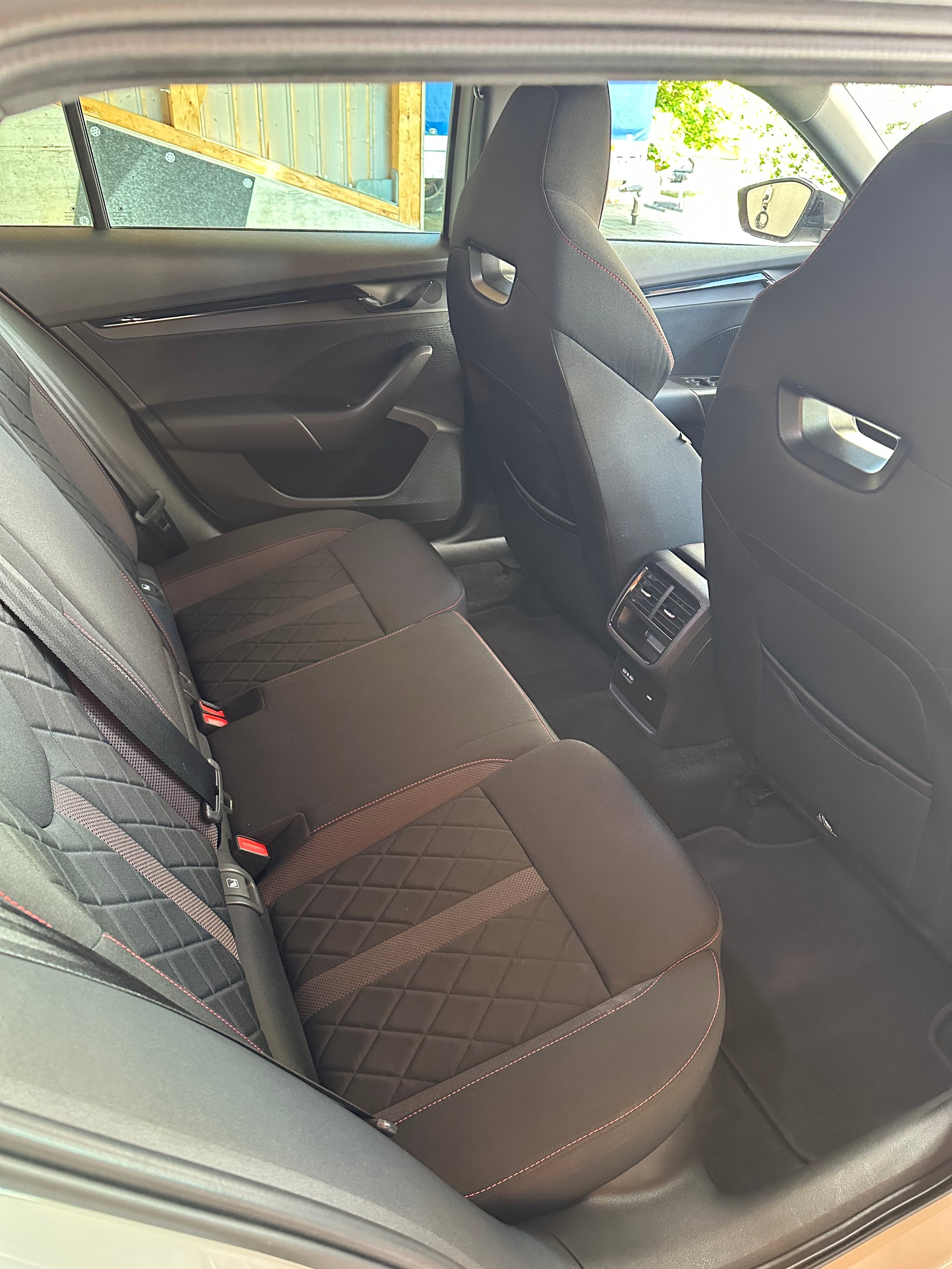 SKODA 2.0 TDI RS 4x4 DSG-image-3