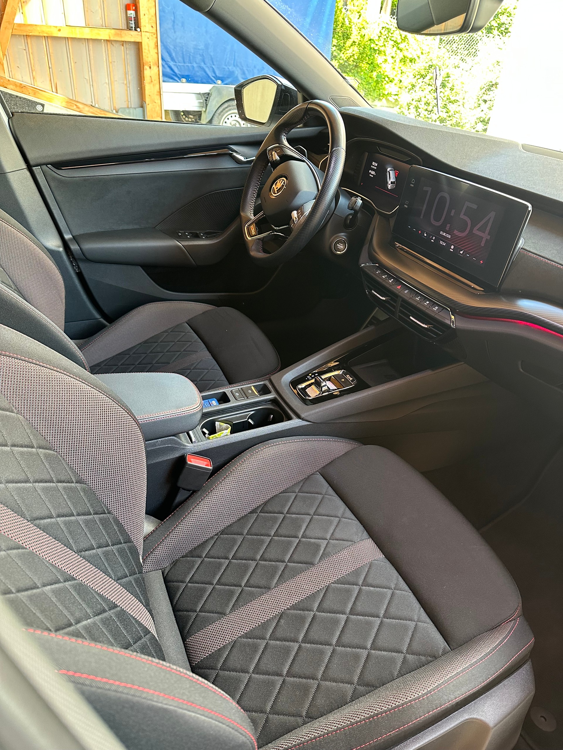 SKODA 2.0 TDI RS 4x4 DSG-image-2