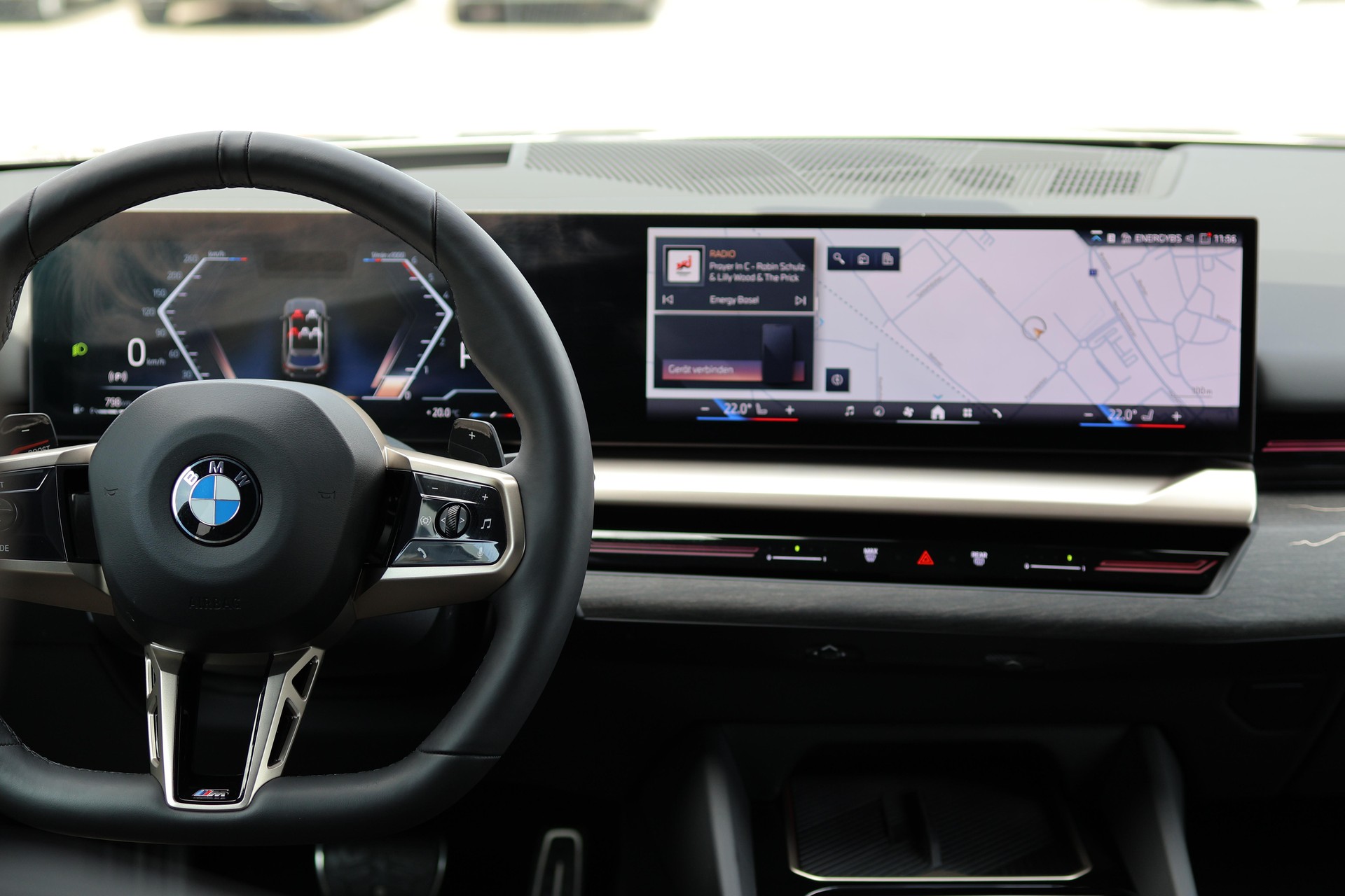 BMW 540d xDrive Touring M Sport Pro * ICONIC GLOW * BELÜFTETE SITZE * AHK * BMW INDIVIDUAL FELGEN *-image-18