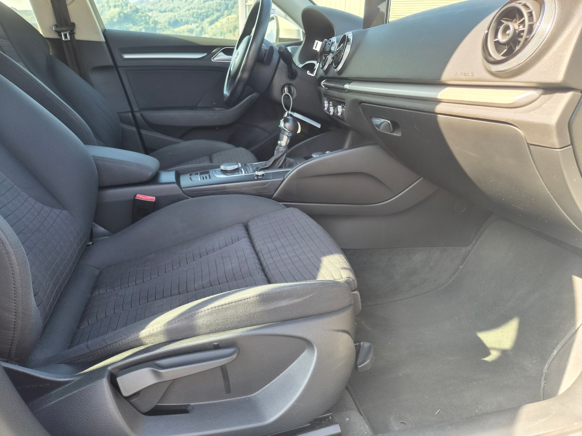 AUDI A3 Sportback 2.0 TDI Attraction S-tronic-image-12