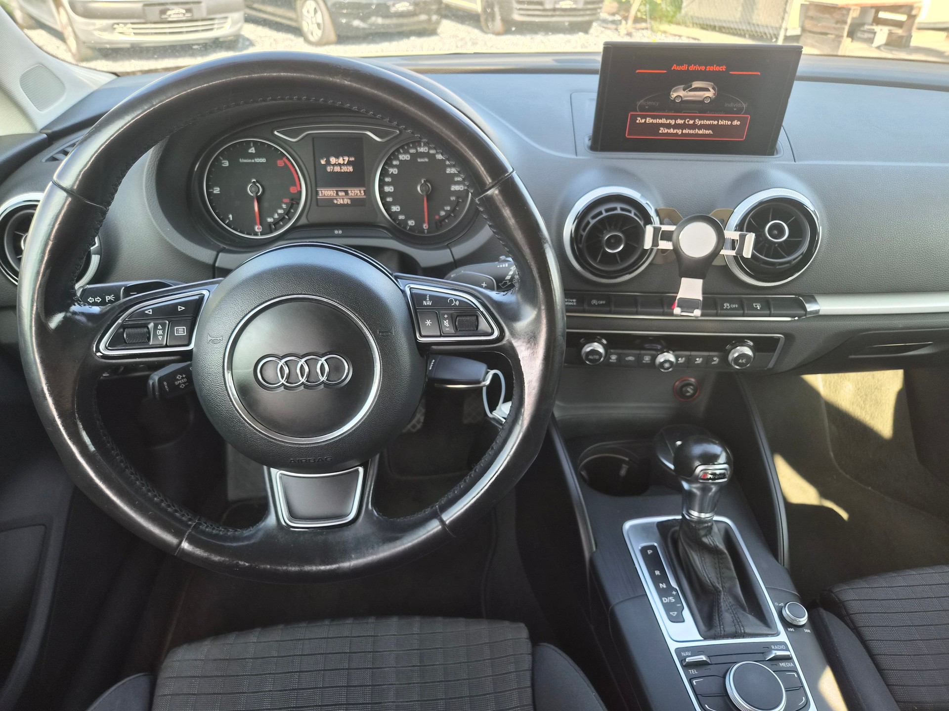 AUDI A3 Sportback 2.0 TDI Attraction S-tronic-image-10