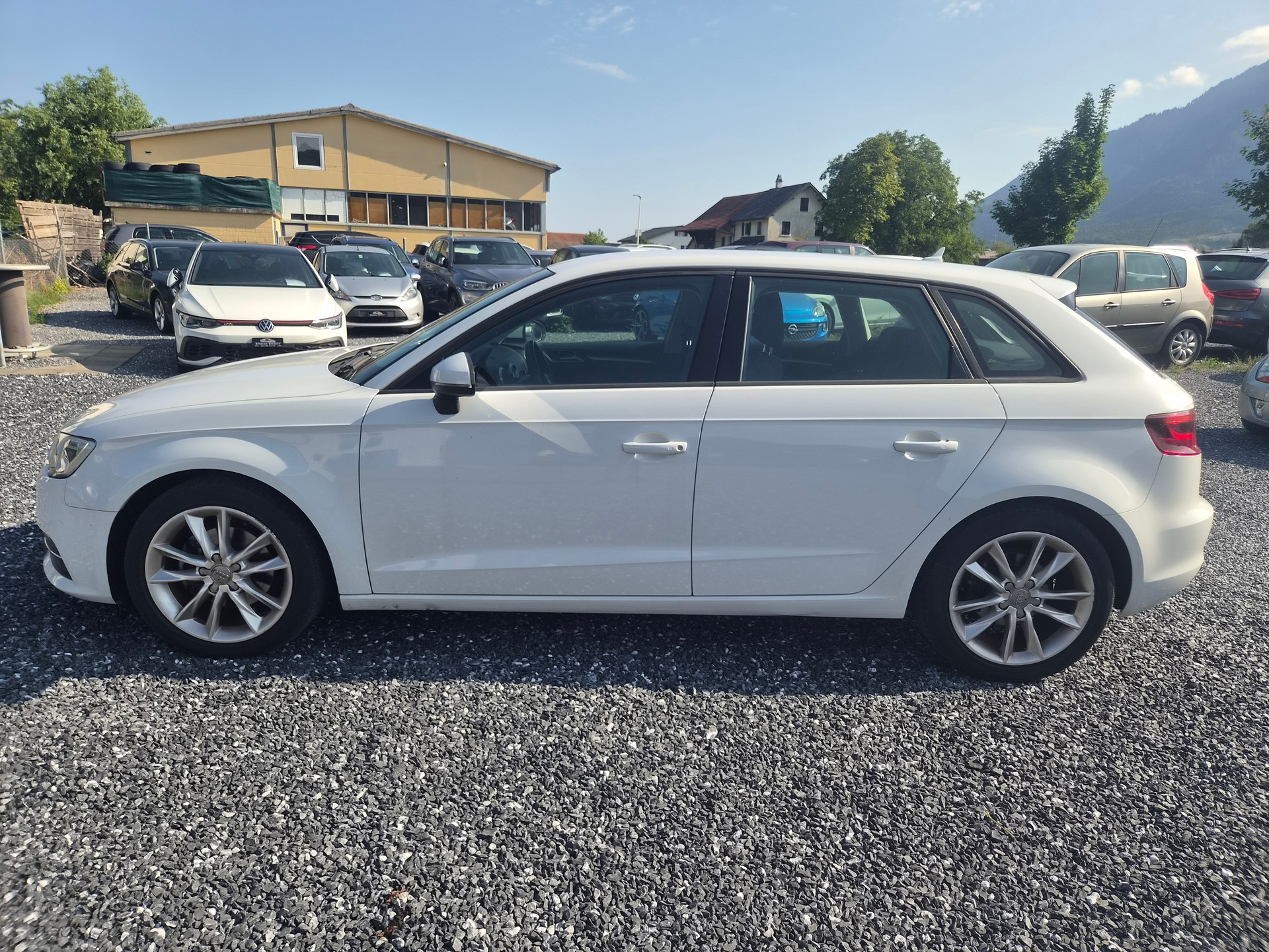 AUDI A3 Sportback 2.0 TDI Attraction S-tronic-image-5