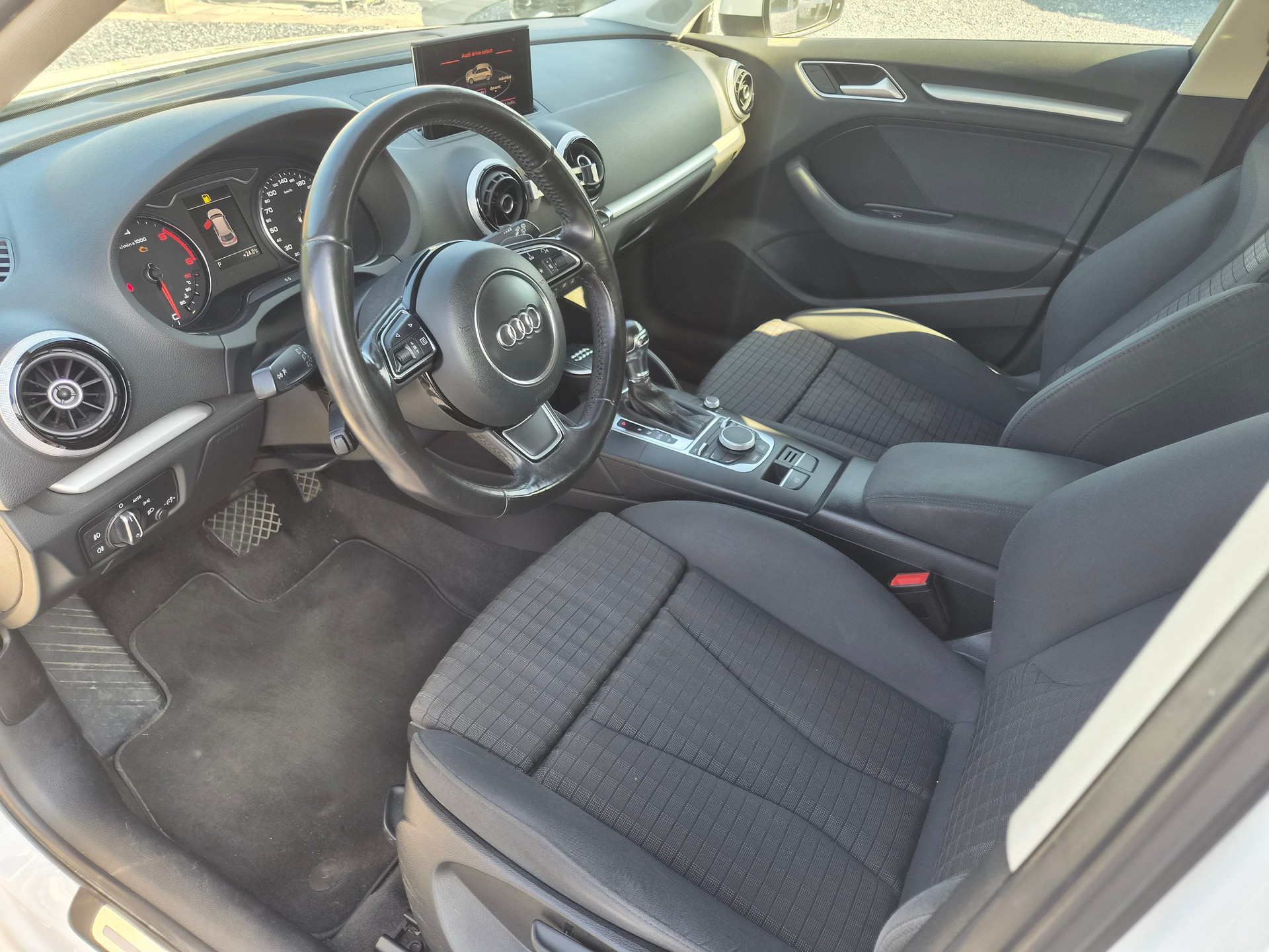 AUDI A3 Sportback 2.0 TDI Attraction S-tronic-image-13