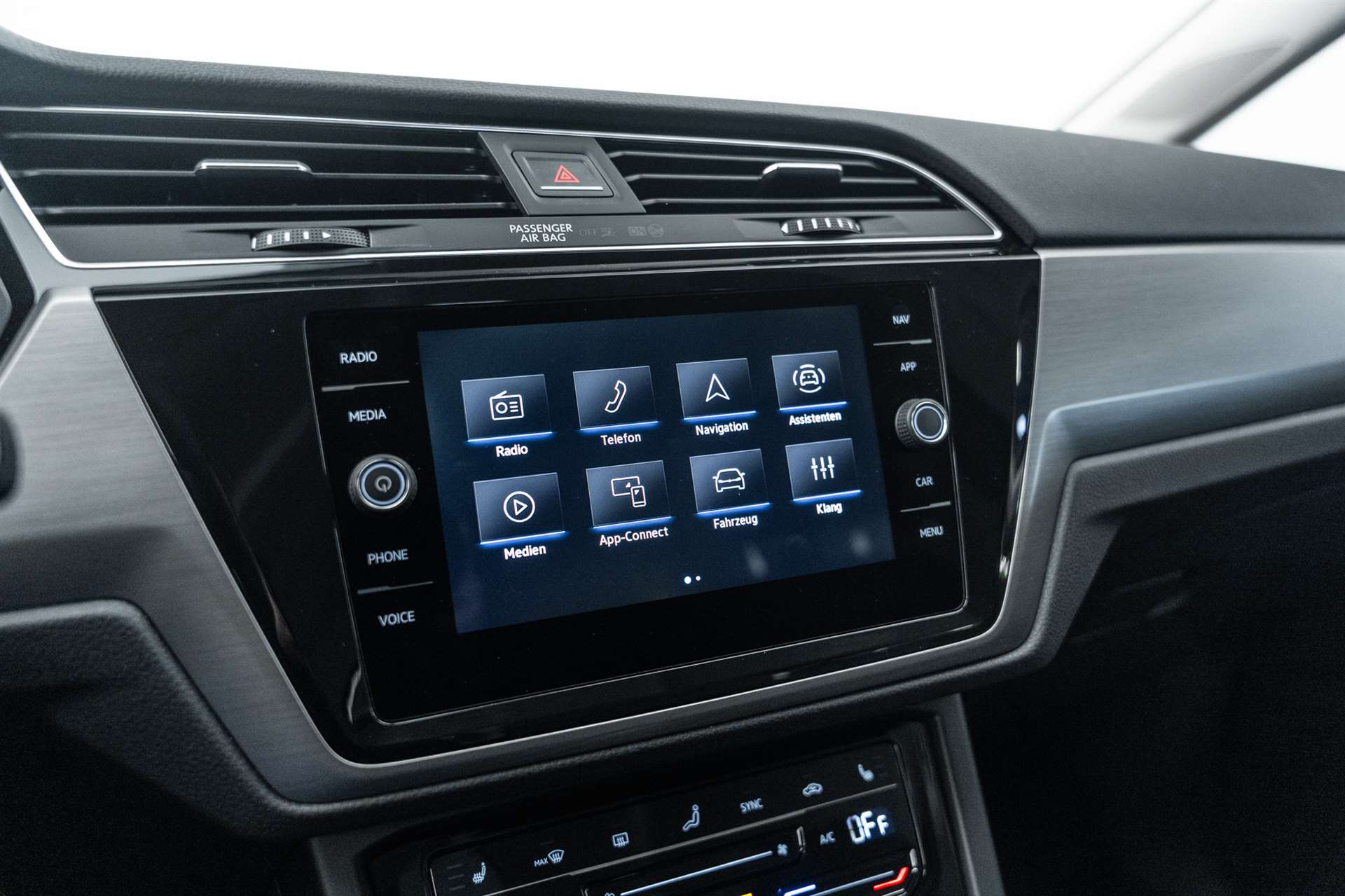 VW VW Touran 1.5 TSi DSG-Automat 7-Plätzer-image-16