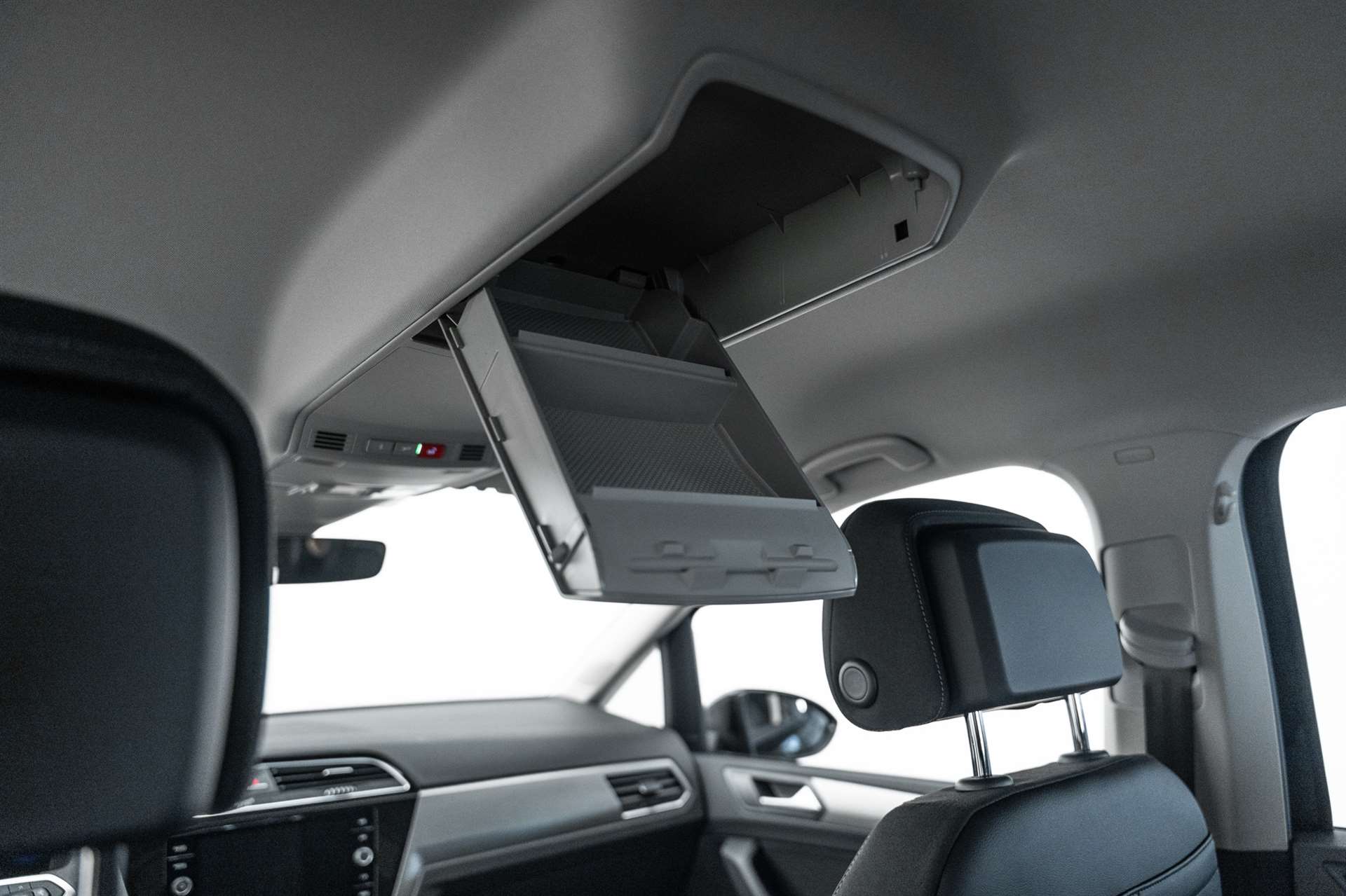 VW VW Touran 1.5 TSi DSG-Automat 7-Plätzer-image-25