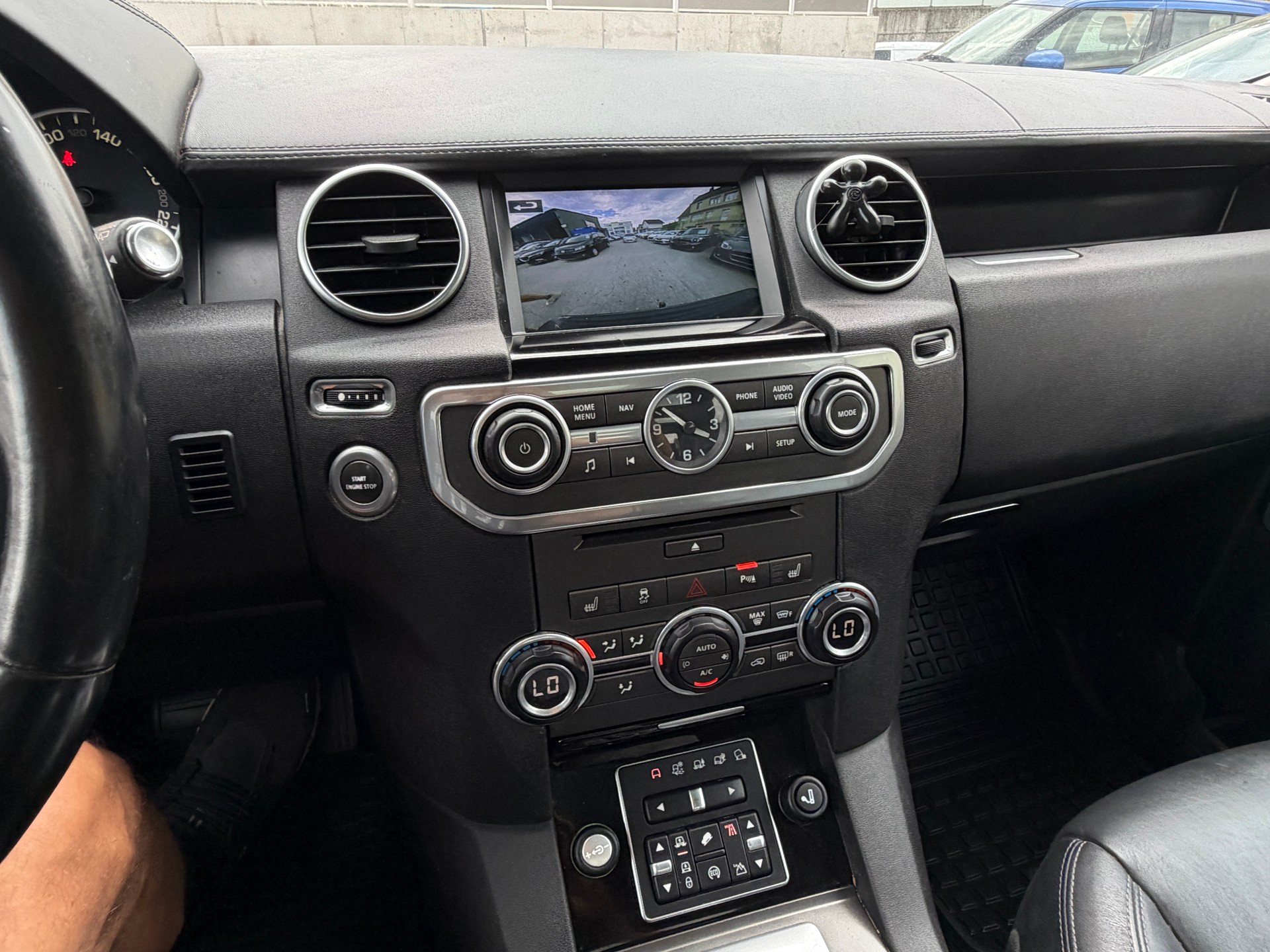 LAND ROVER Discovery 3.0 SDV6 Landmark Automatic-image-5