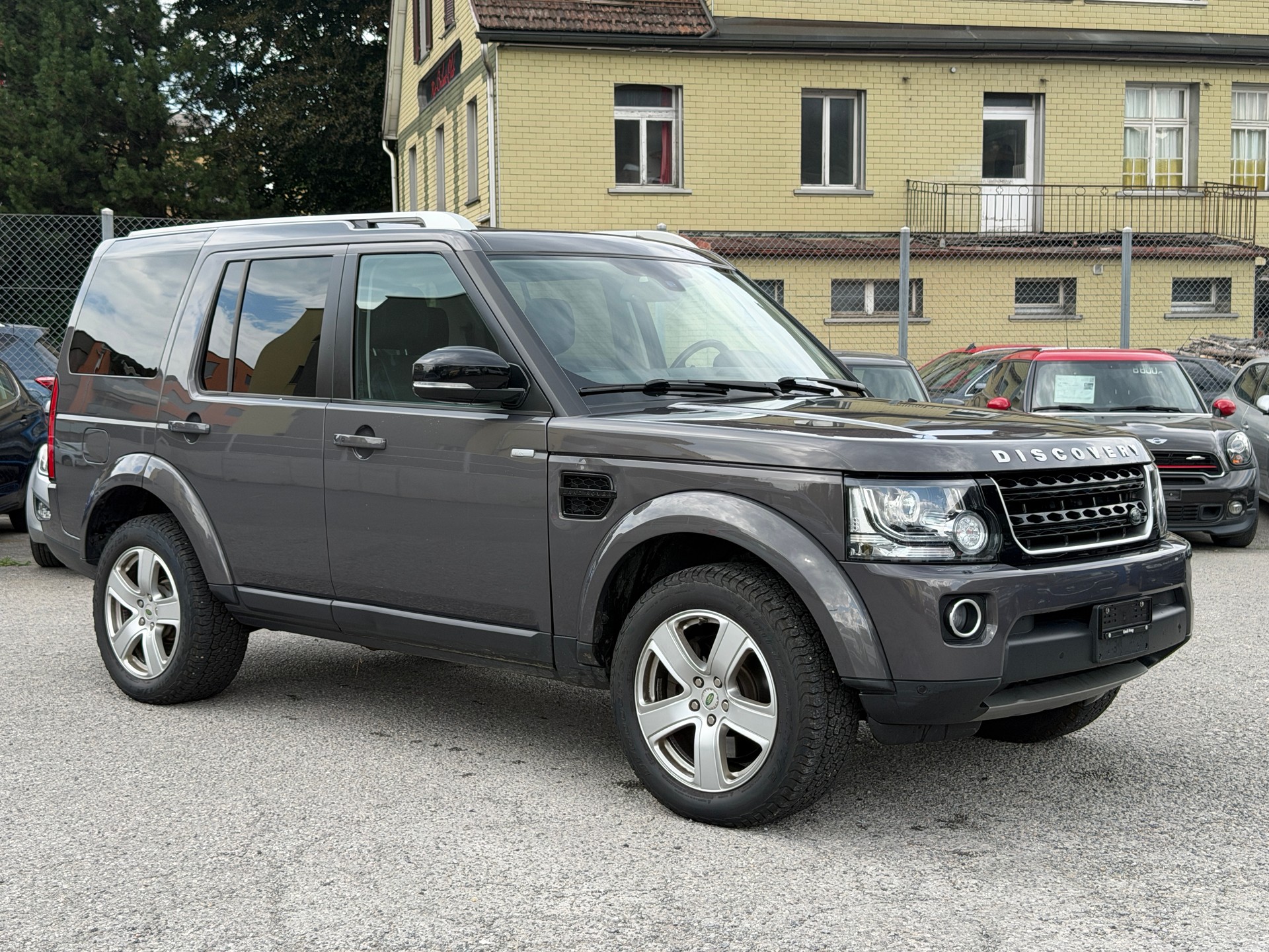 LAND ROVER Discovery 3.0 SDV6 Landmark Automatic-image-1