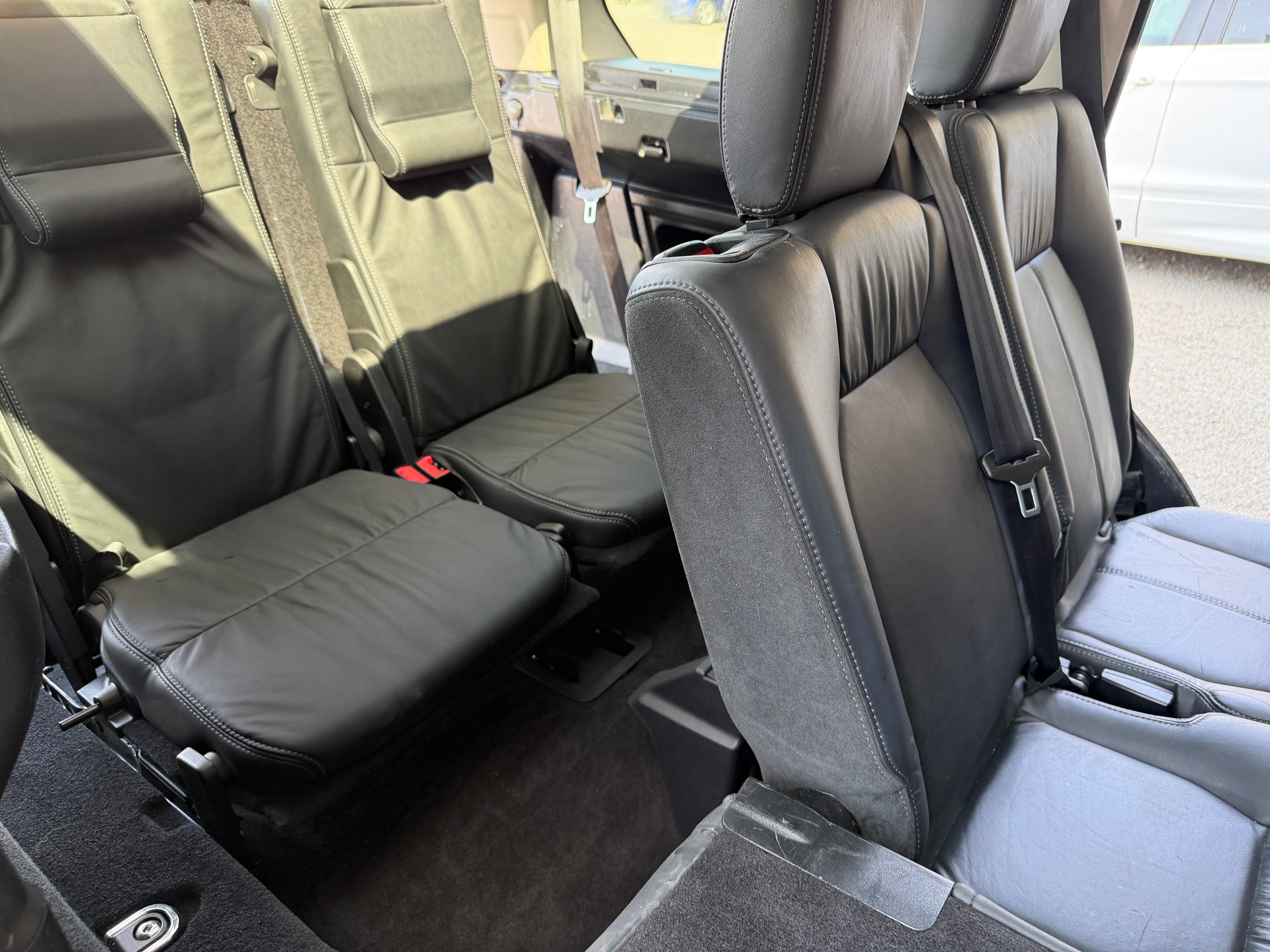 LAND ROVER Discovery 3.0 SDV6 Landmark Automatic-image-11