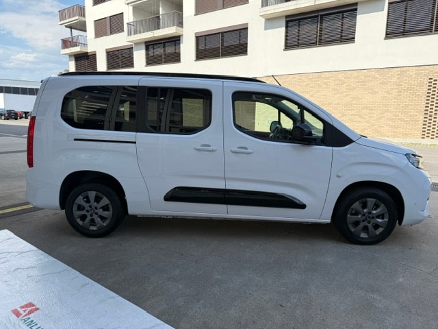OPEL Combo XL 1.5 GS Automat-image-12