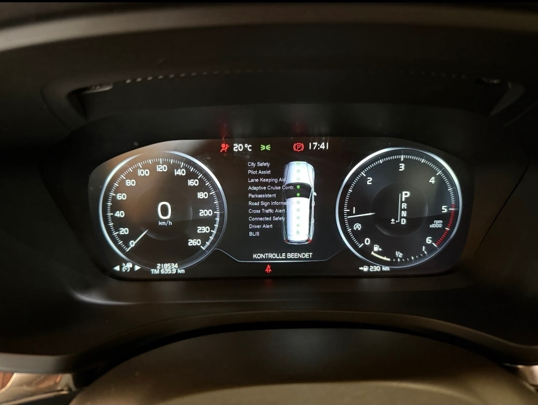 VOLVO V60 Cross Country D4 AWD Geartronic-image-10