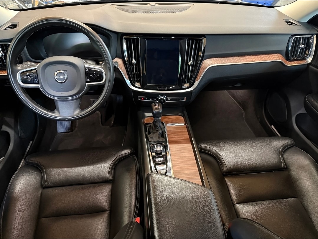 VOLVO V60 Cross Country D4 AWD Geartronic-image-8