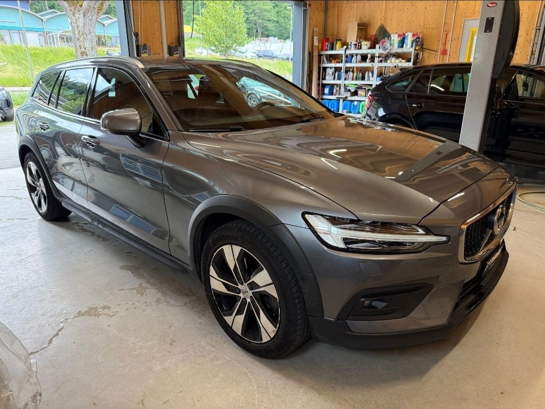 VOLVO V60 Cross Country D4 AWD Geartronic-image-2
