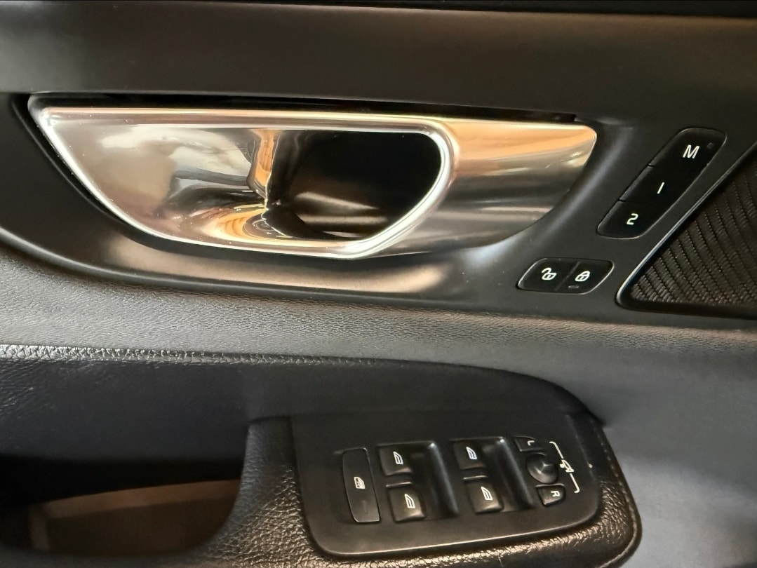 VOLVO V60 Cross Country D4 AWD Geartronic-image-13