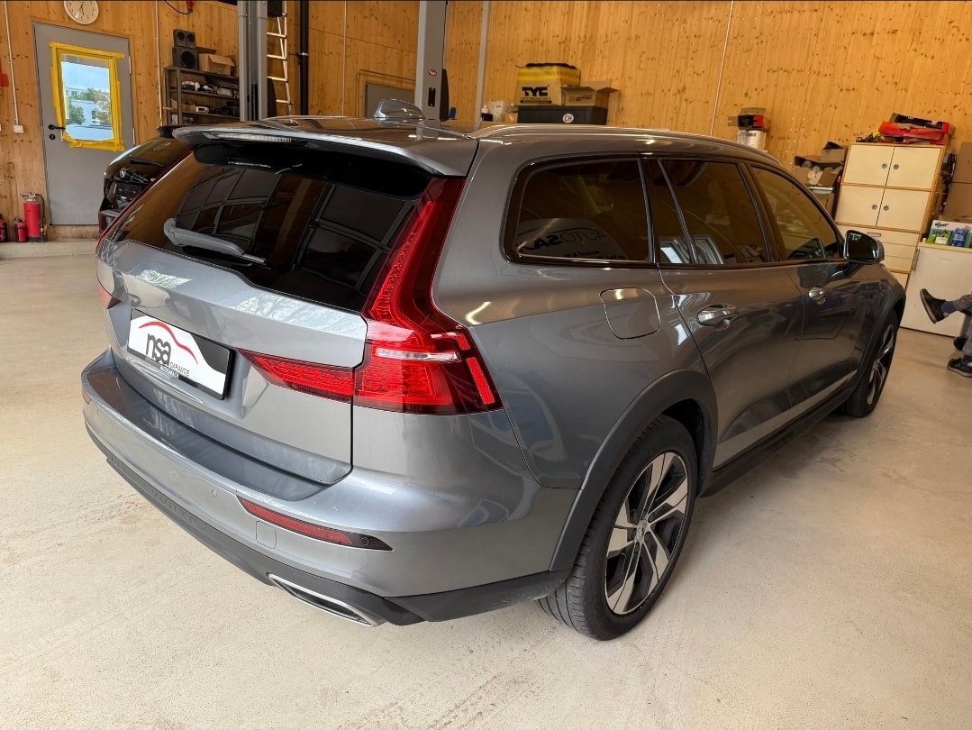 VOLVO V60 Cross Country D4 AWD Geartronic-image-3