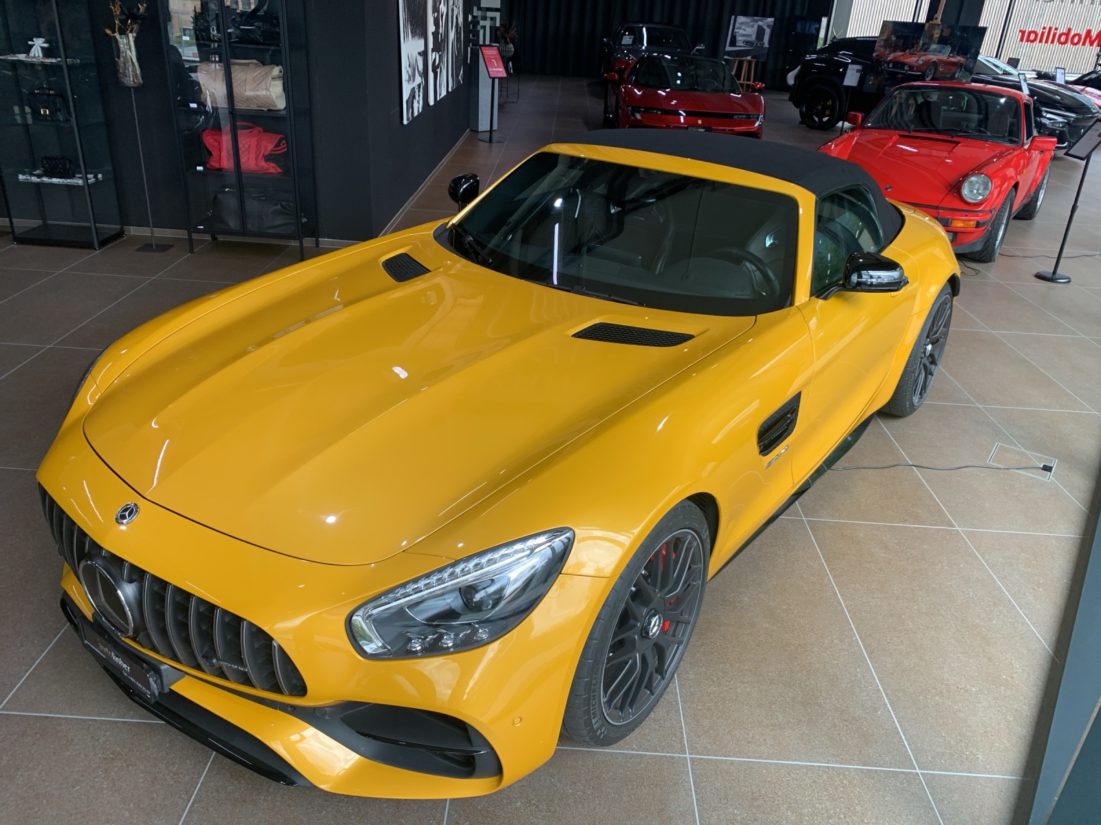 MERCEDES-BENZ AMG GT C Roadster Speedshift DCT-image-13