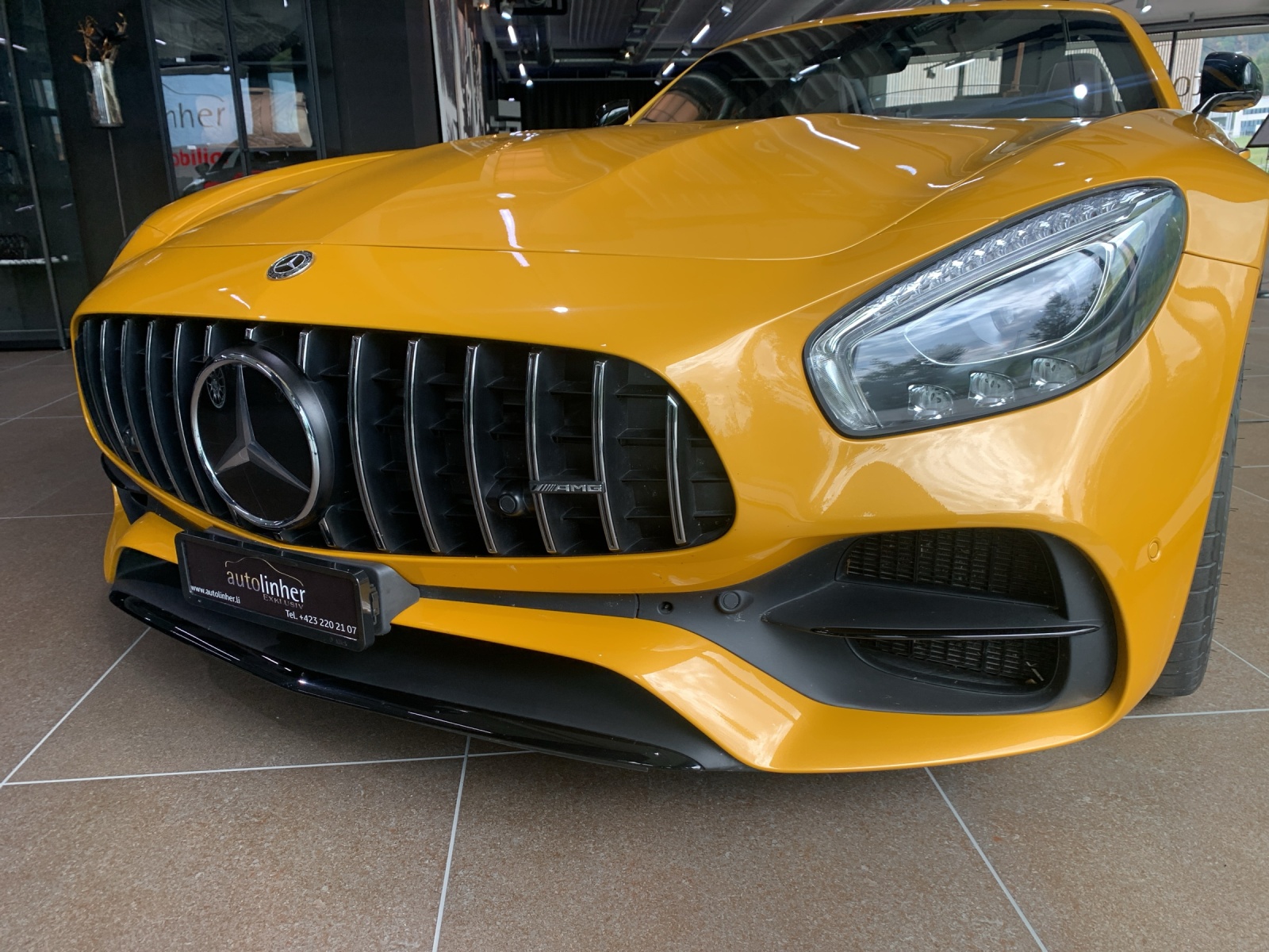 MERCEDES-BENZ AMG GT C Roadster Speedshift DCT-image-12