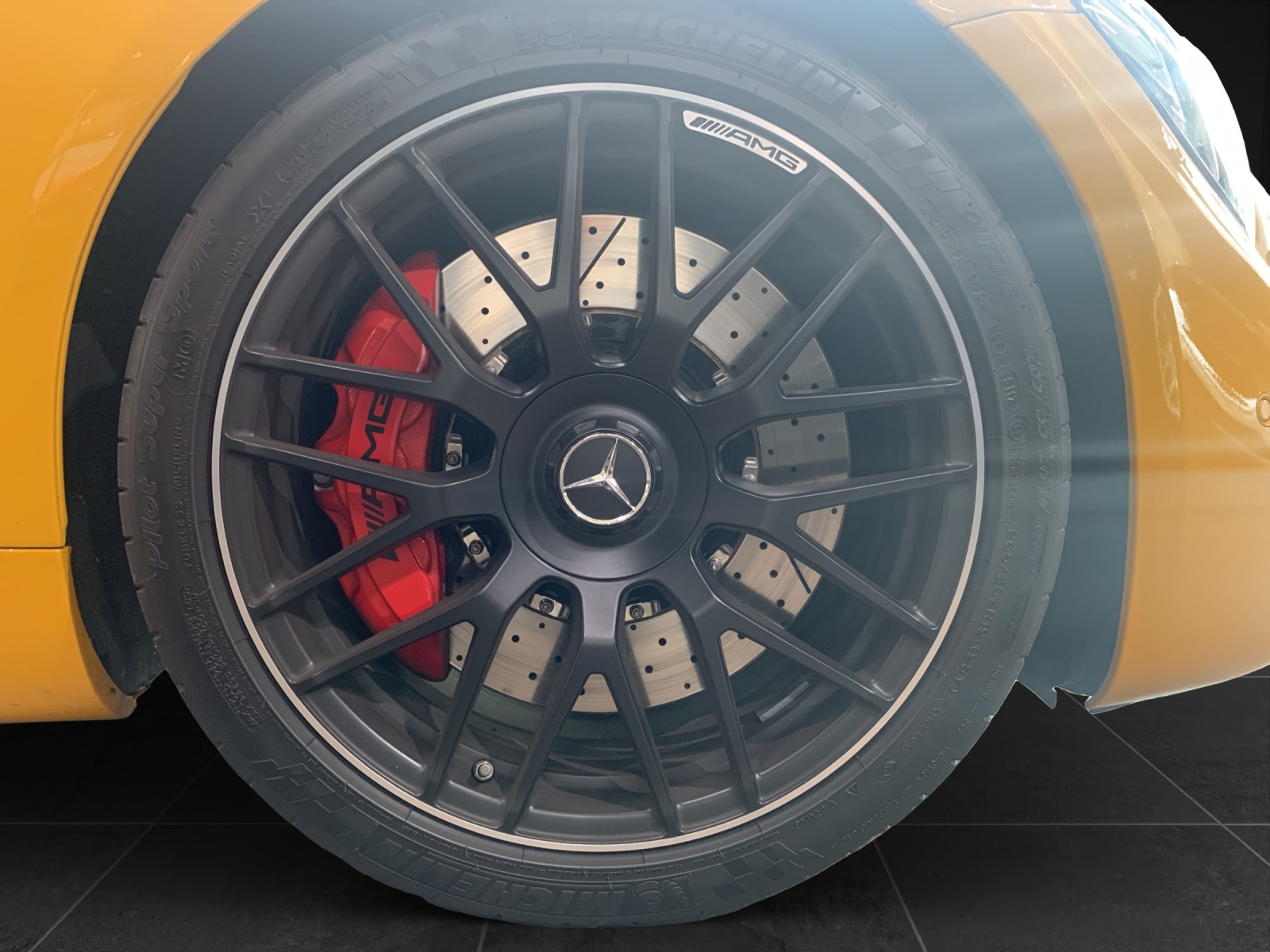 MERCEDES-BENZ AMG GT C Roadster Speedshift DCT-image-8