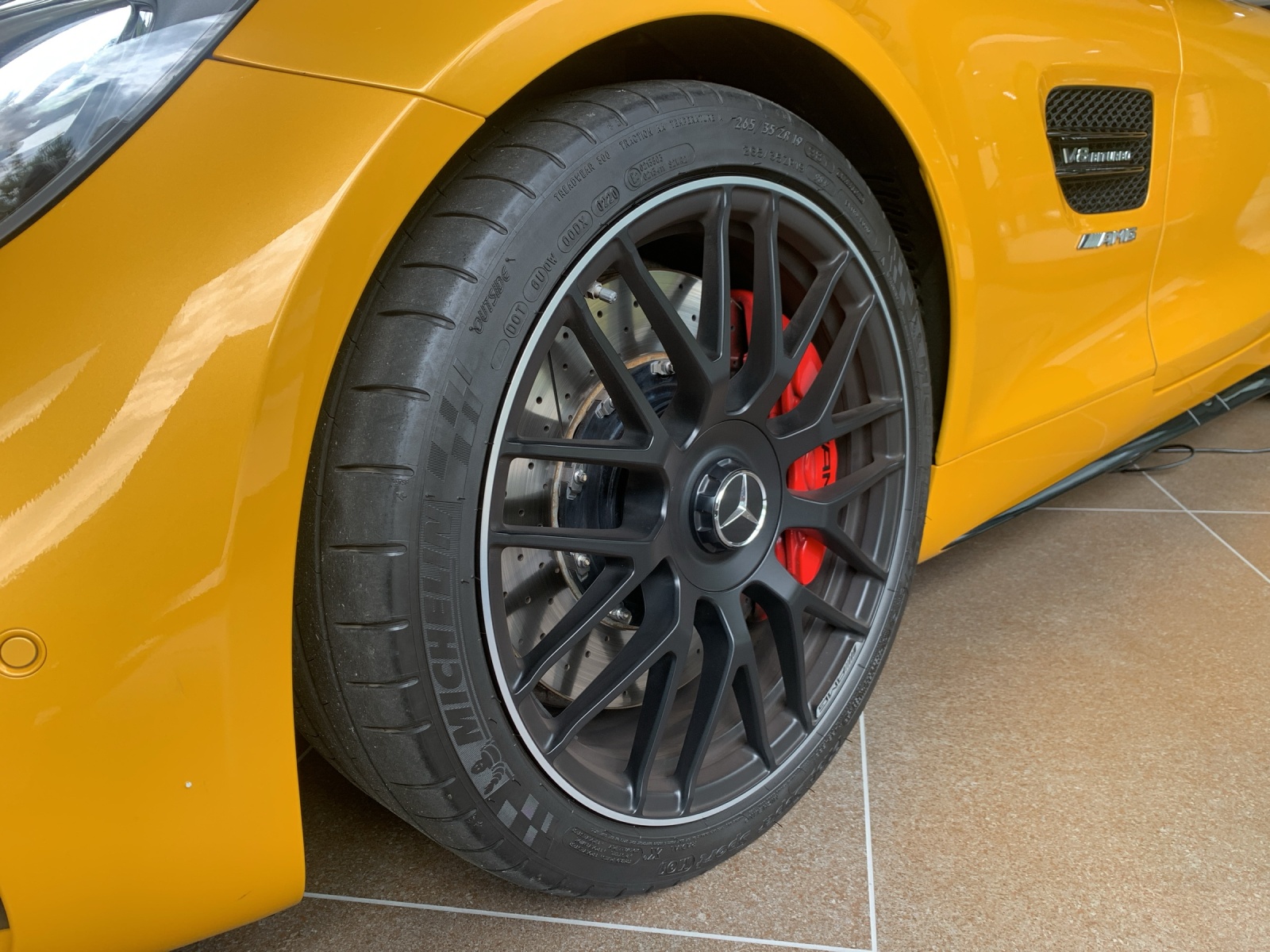 MERCEDES-BENZ AMG GT C Roadster Speedshift DCT-image-11