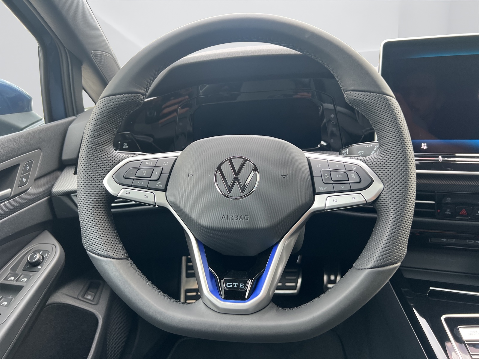 VW Golf 1.5 TSI PHEV GTE-image-10