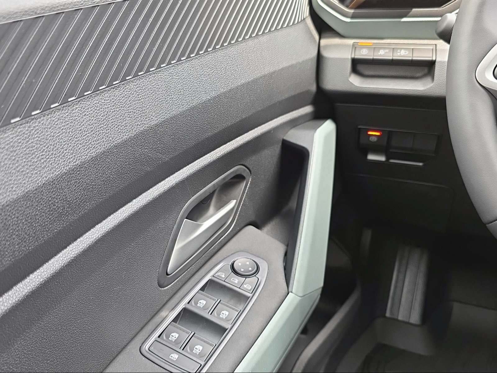 DACIA Duster 1.2 Hybrid Extreme 4WD-image-14