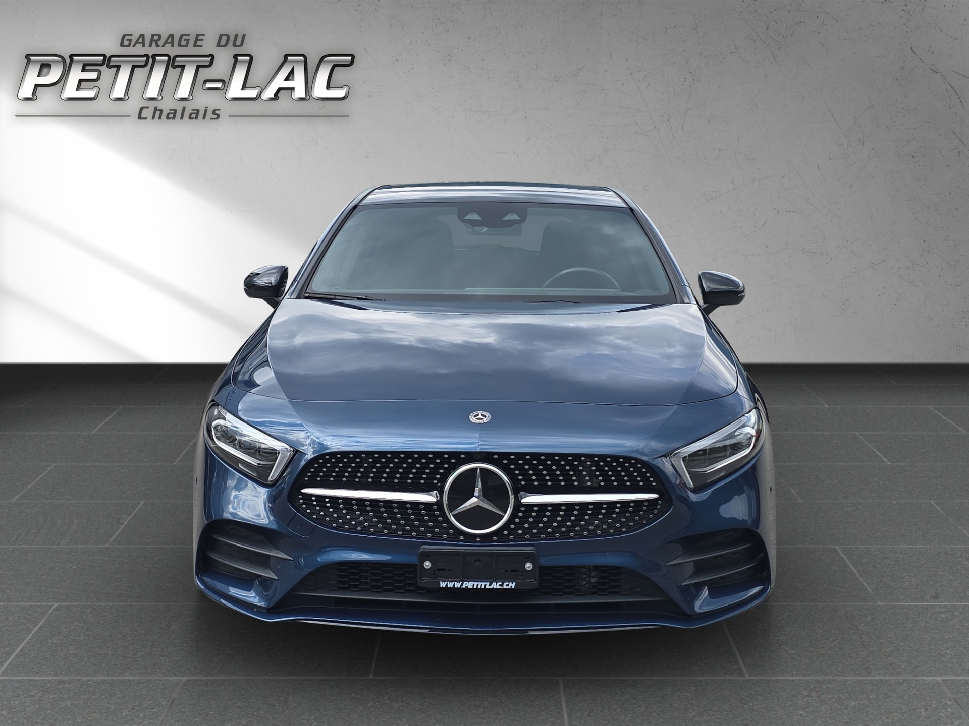 MERCEDES-BENZ A 220 Progressive 7G-DCT 4Matic-image-1