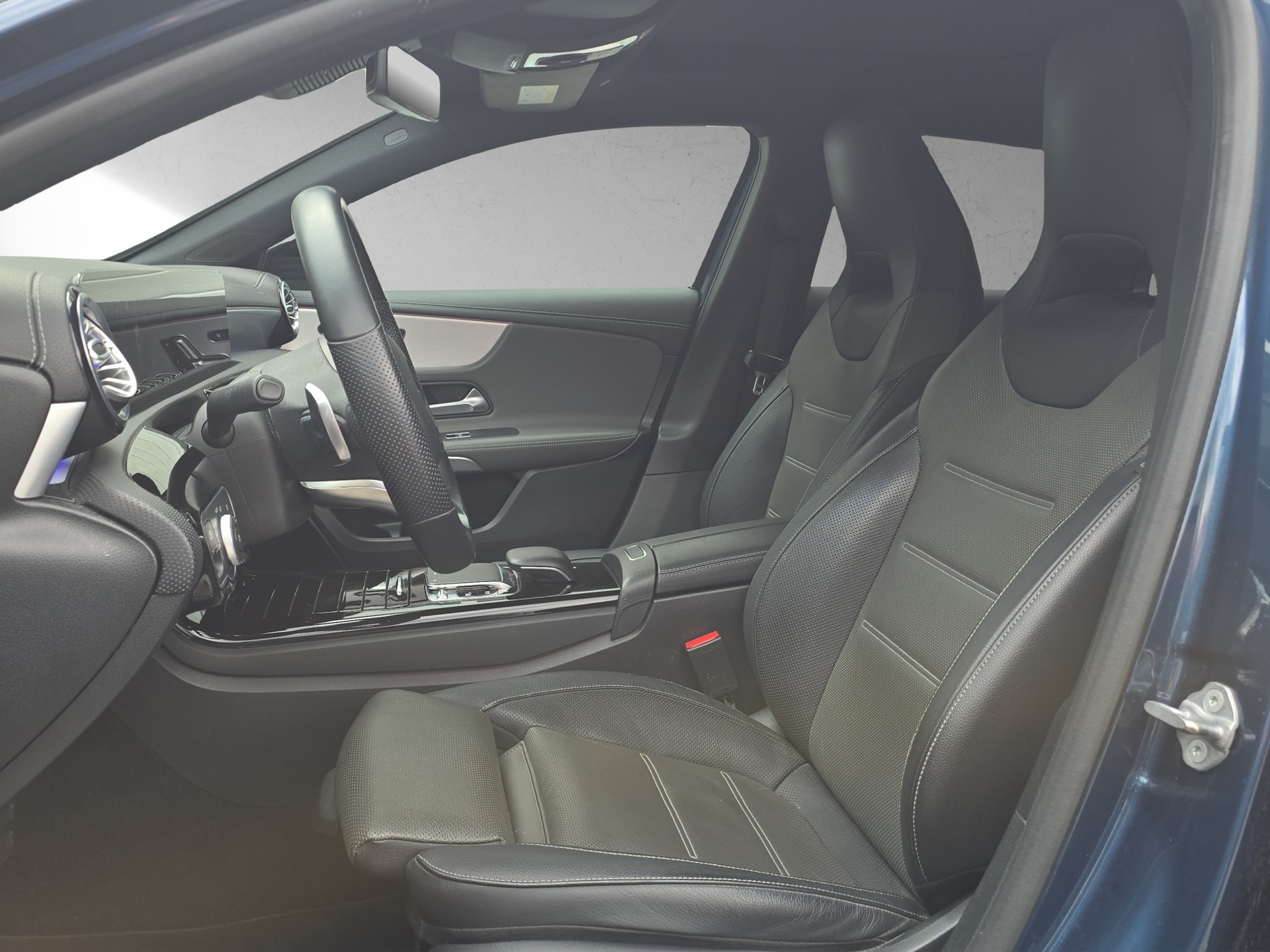 MERCEDES-BENZ A 220 Progressive 7G-DCT 4Matic-image-10