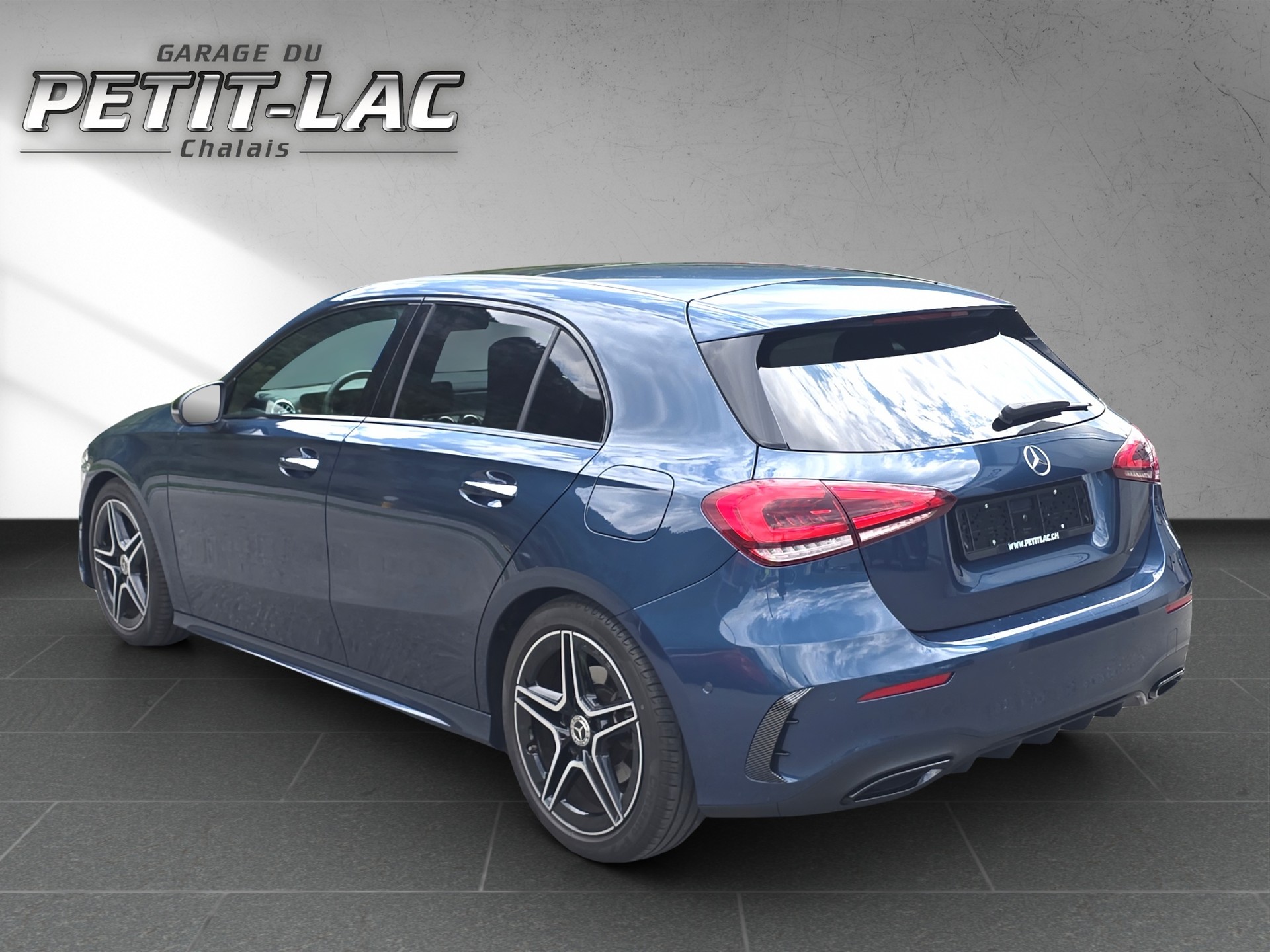 MERCEDES-BENZ A 220 Progressive 7G-DCT 4Matic-image-5