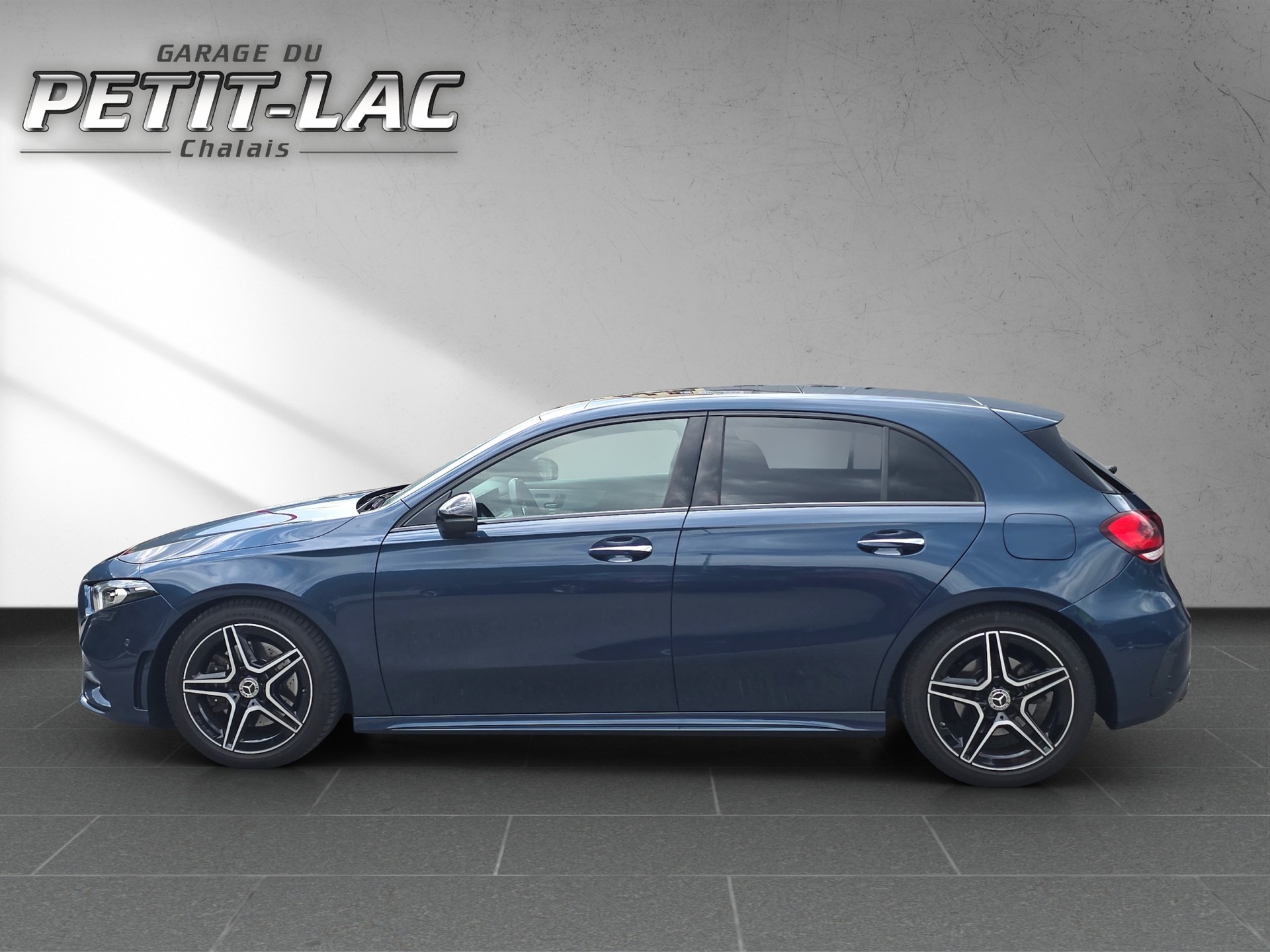 MERCEDES-BENZ A 220 Progressive 7G-DCT 4Matic-image-6
