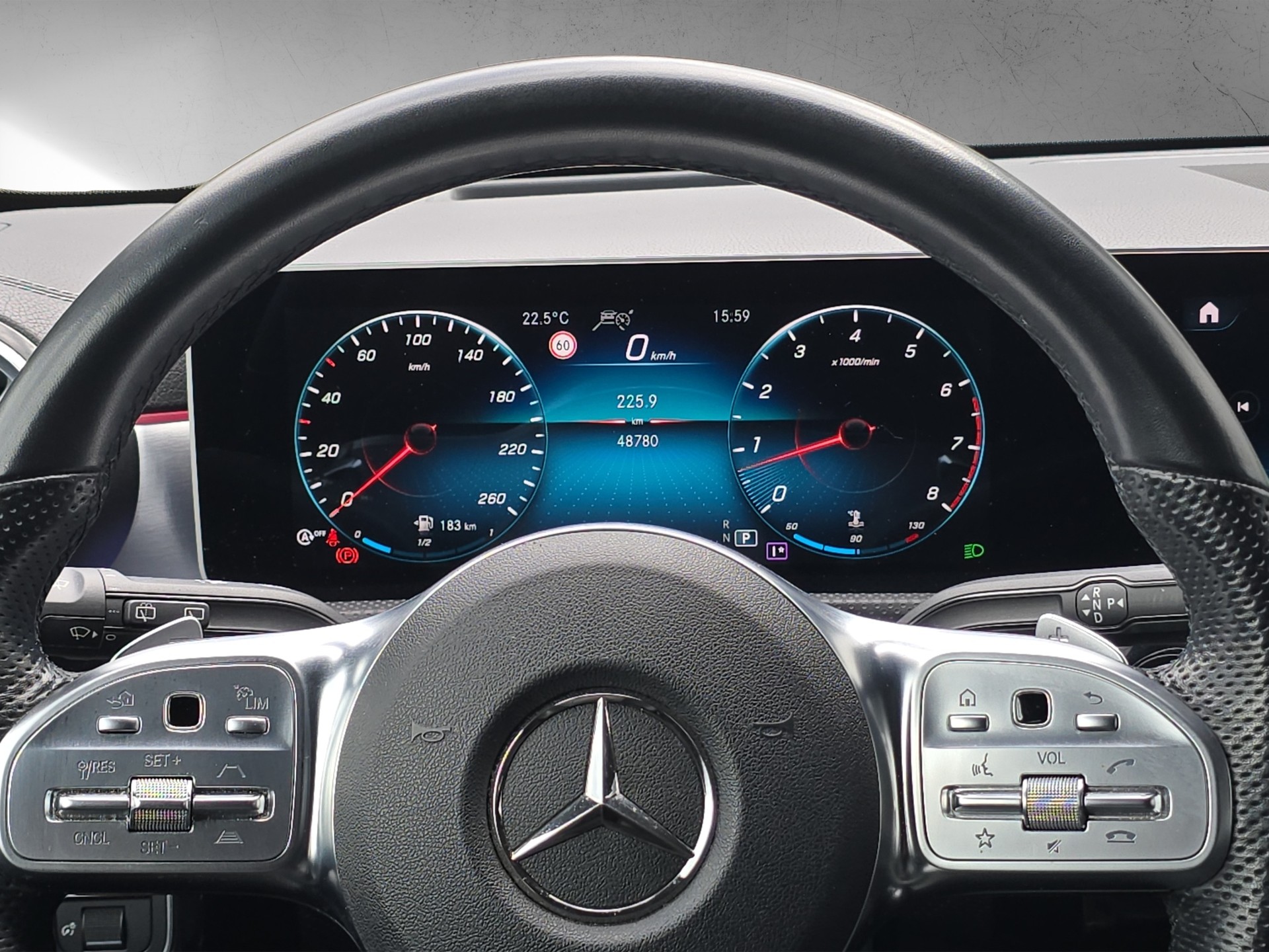 MERCEDES-BENZ A 220 Progressive 7G-DCT 4Matic-image-13