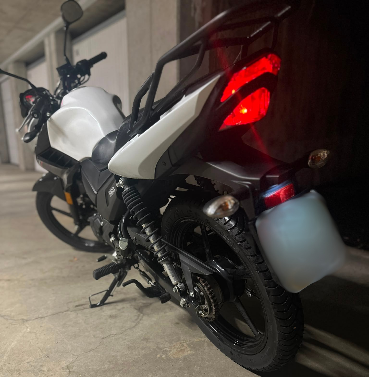 YAMAHA YS 125 UBS-image-1
