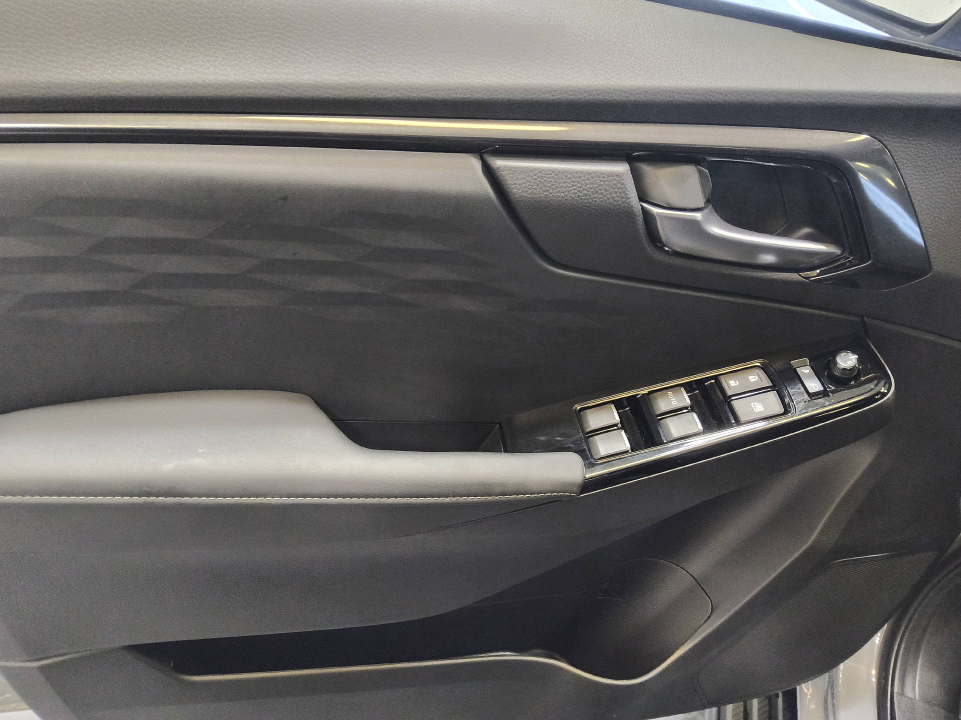 ISUZU D-Max Crew Pick-up 2.2 DDi Nitro Sport 4x4-image-16