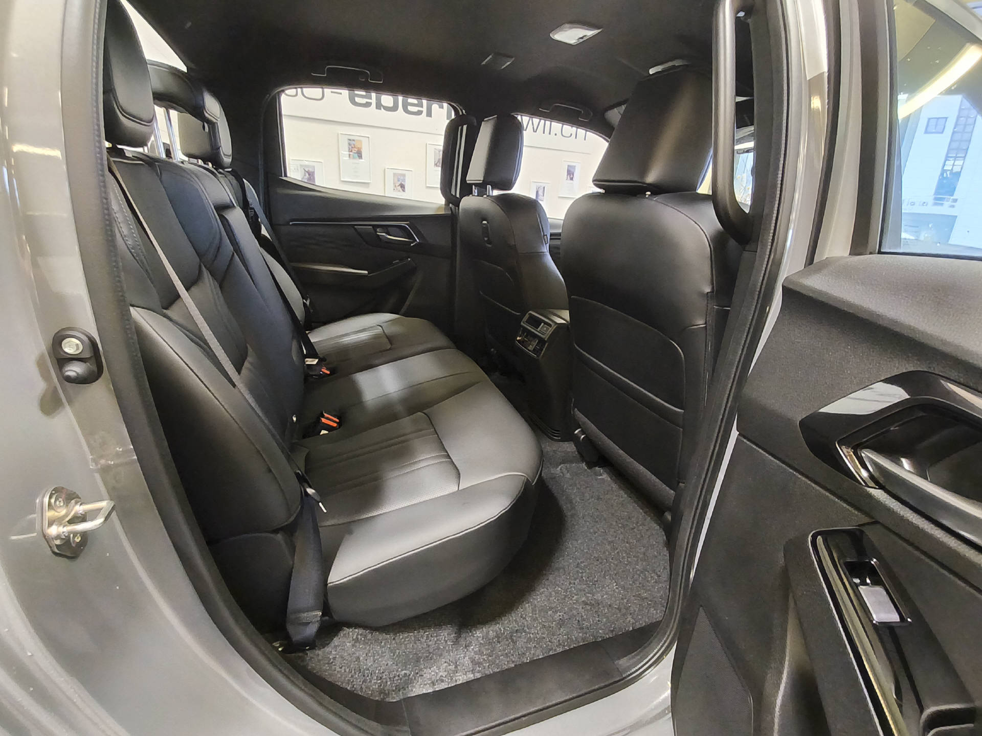 ISUZU D-Max Crew Pick-up 2.2 DDi Nitro Sport 4x4-image-12