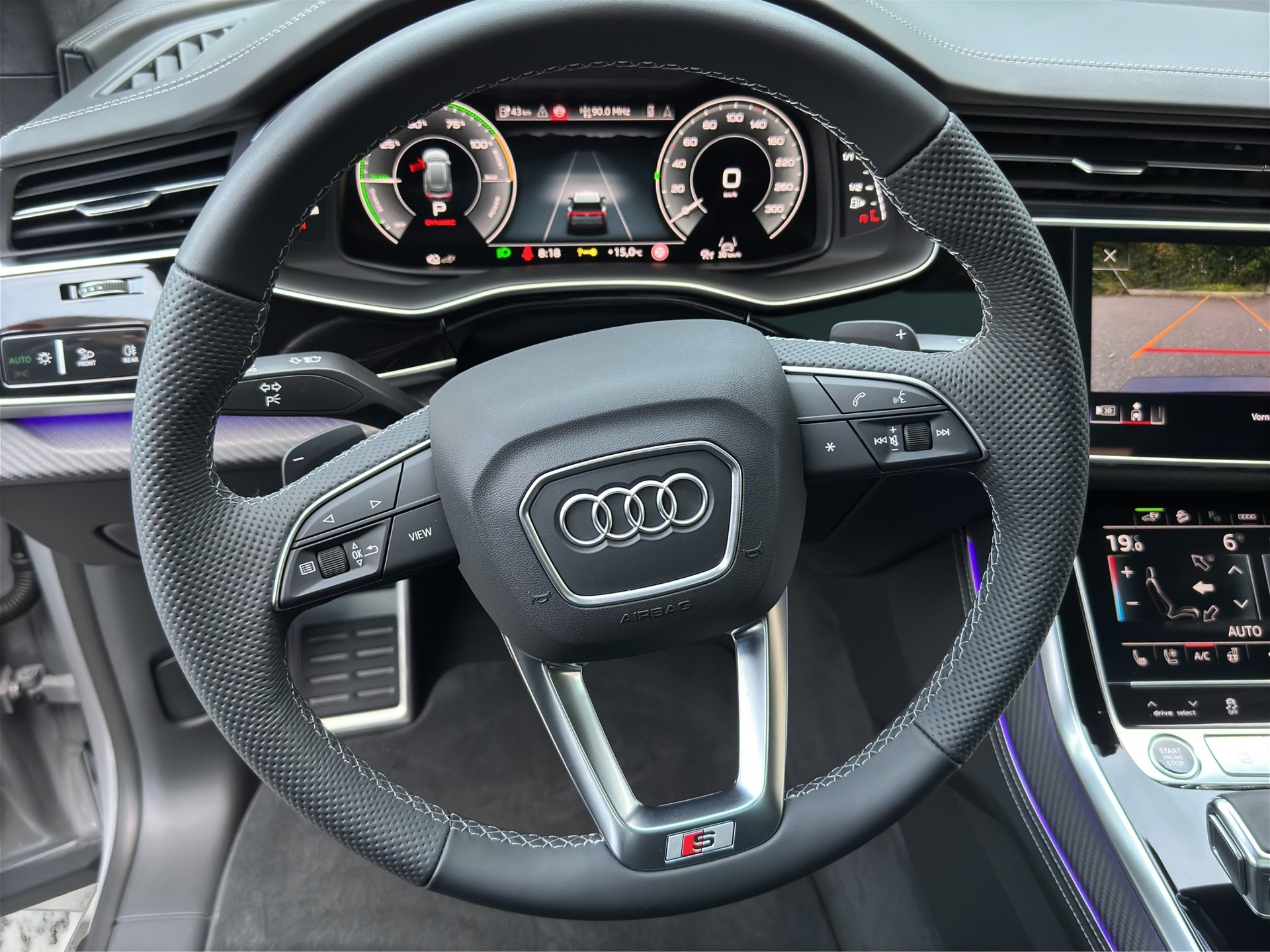 AUDI Q8 TFSI e quattro Competition 4x4 360 kW-image-19