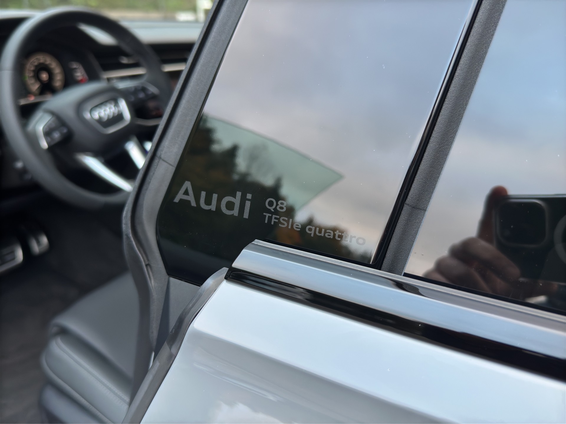 AUDI Q8 TFSI e quattro Competition 4x4 360 kW-image-9