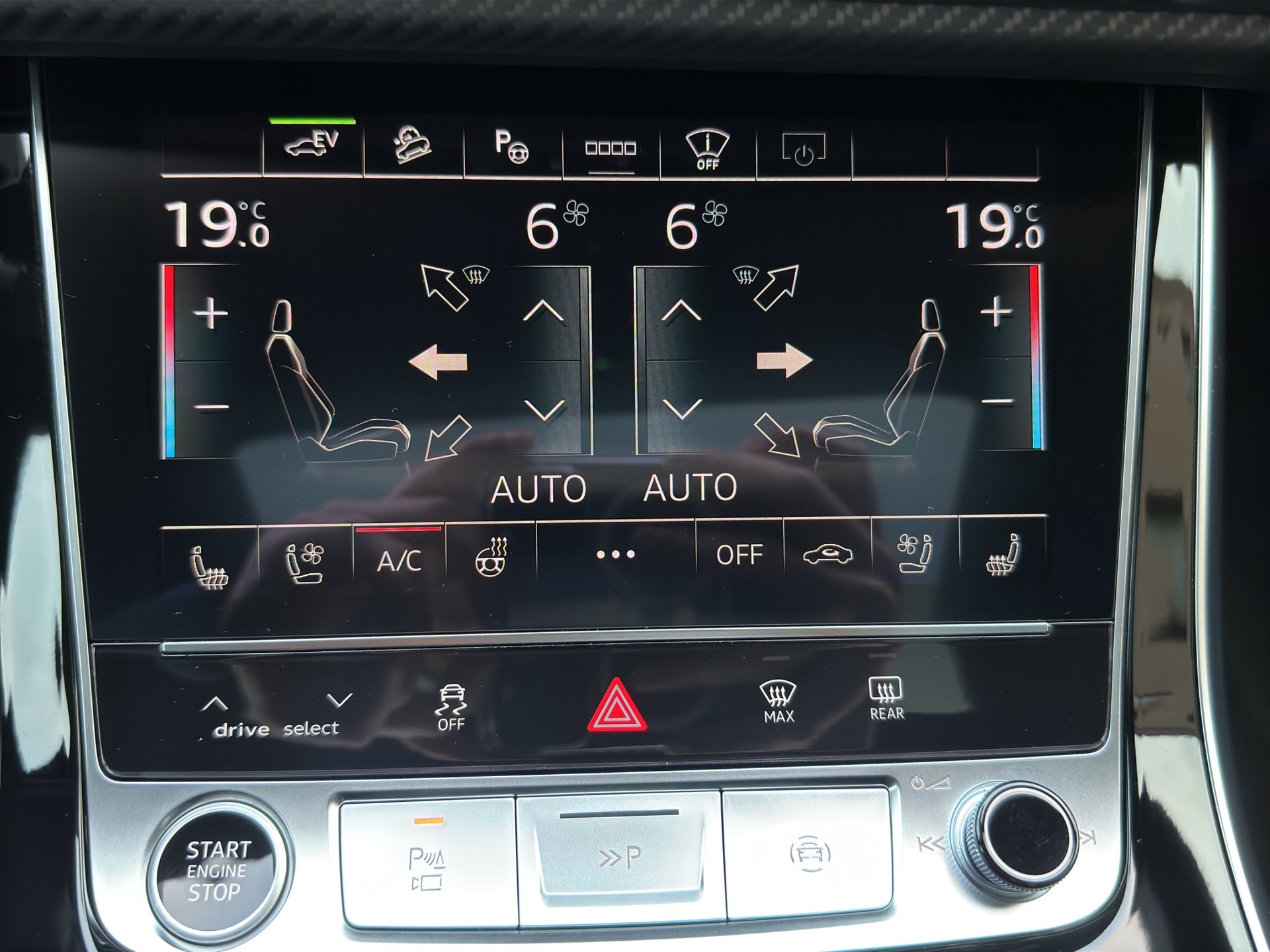 AUDI Q8 TFSI e quattro Competition 4x4 360 kW-image-23
