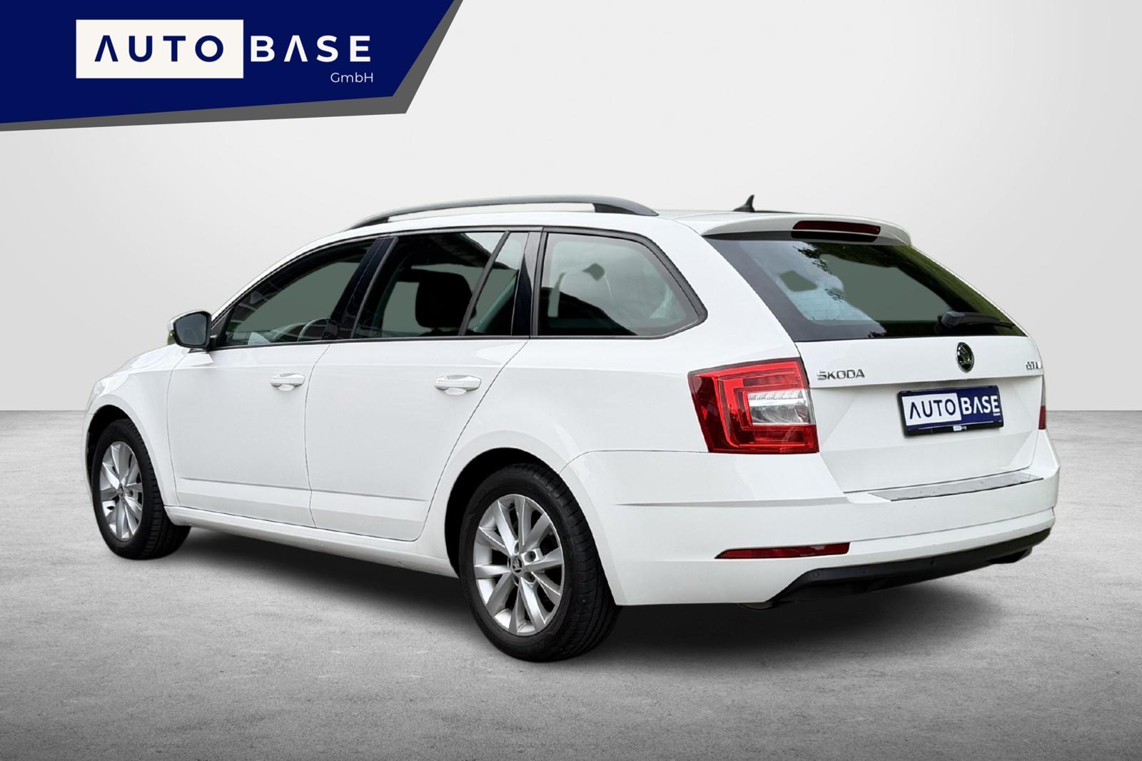 SKODA Octavia Combi 1.5 TSI Ambition-image-2