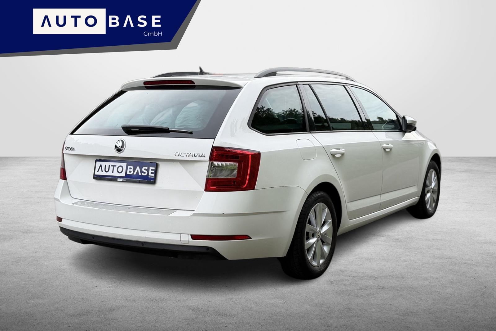SKODA Octavia Combi 1.5 TSI Ambition-image-4