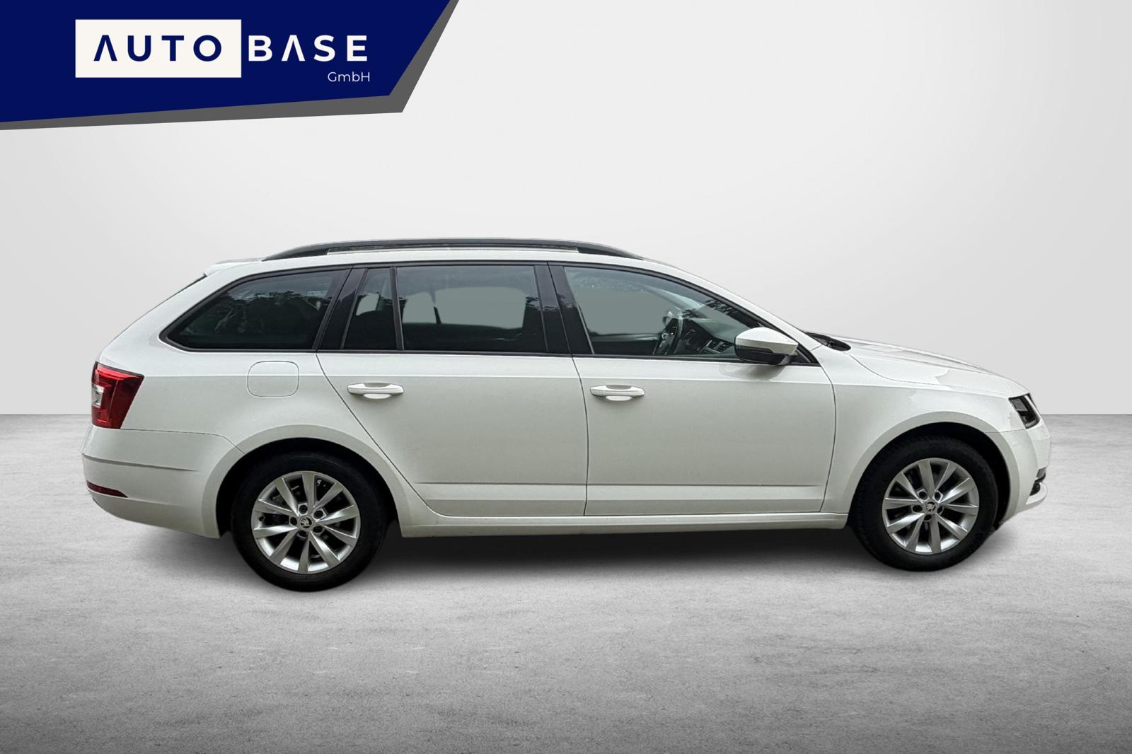 SKODA Octavia Combi 1.5 TSI Ambition-image-5