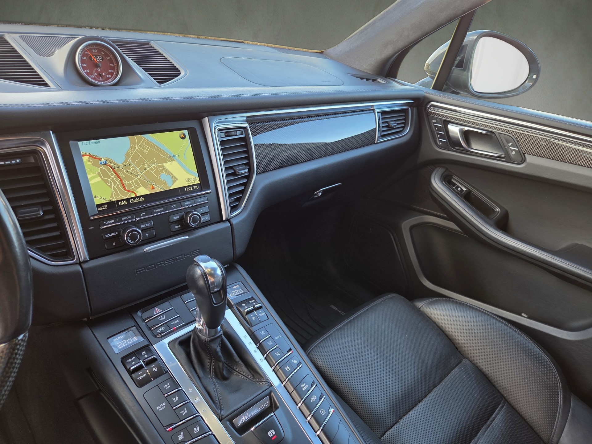 PORSCHE Macan Turbo PDK-image-12