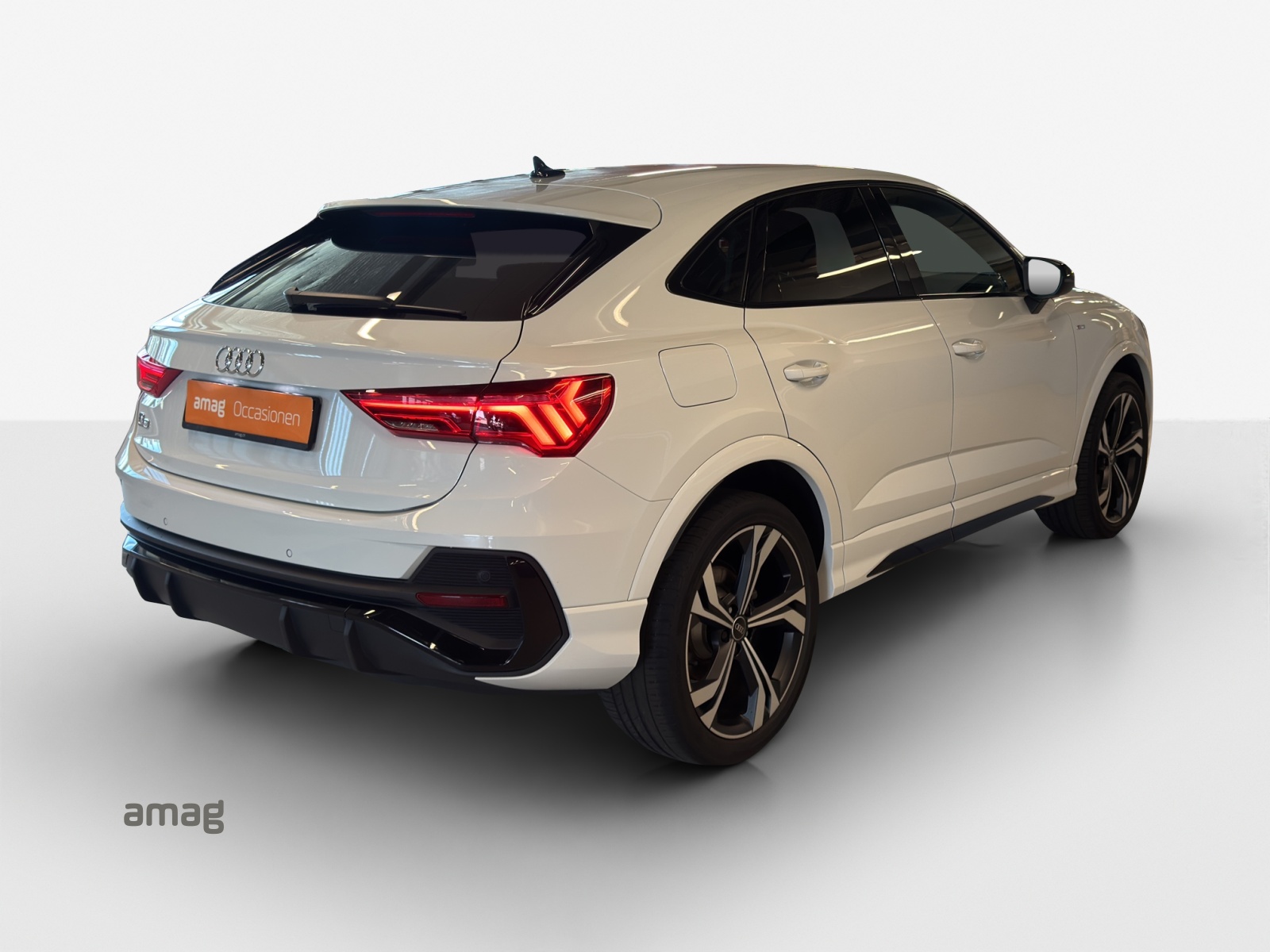 AUDI Q3 Sportback 35 TFSI S line Attraction S-tronic-image-4