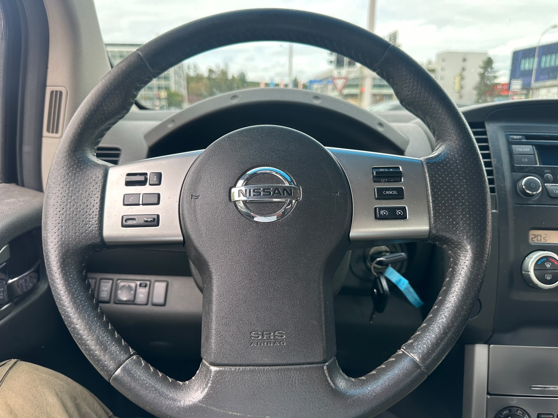 NISSAN Navara Double Cab SE 2.5 dCi 4WD LB Automat-image-11