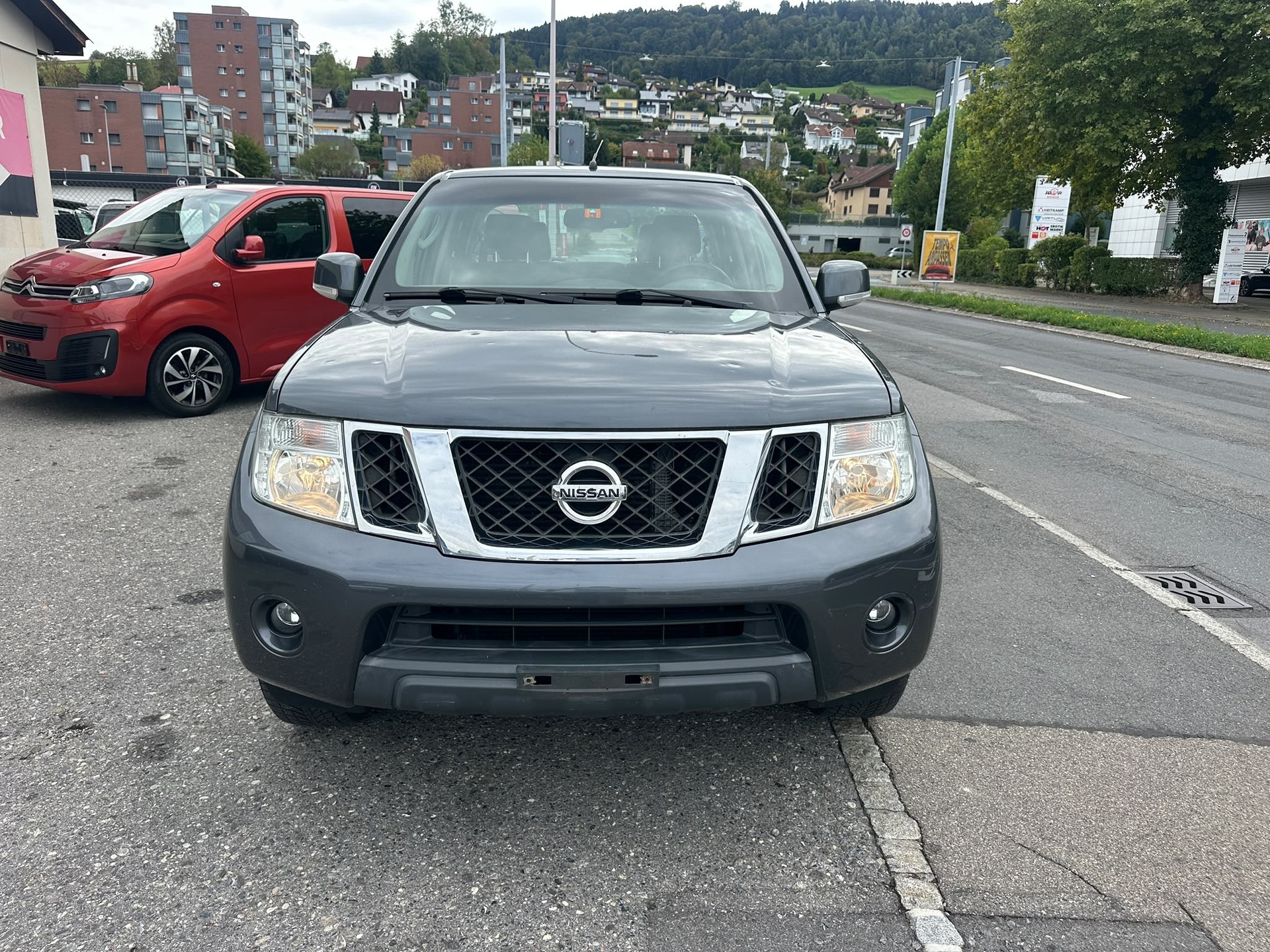 NISSAN Navara Double Cab SE 2.5 dCi 4WD LB Automat-image-2