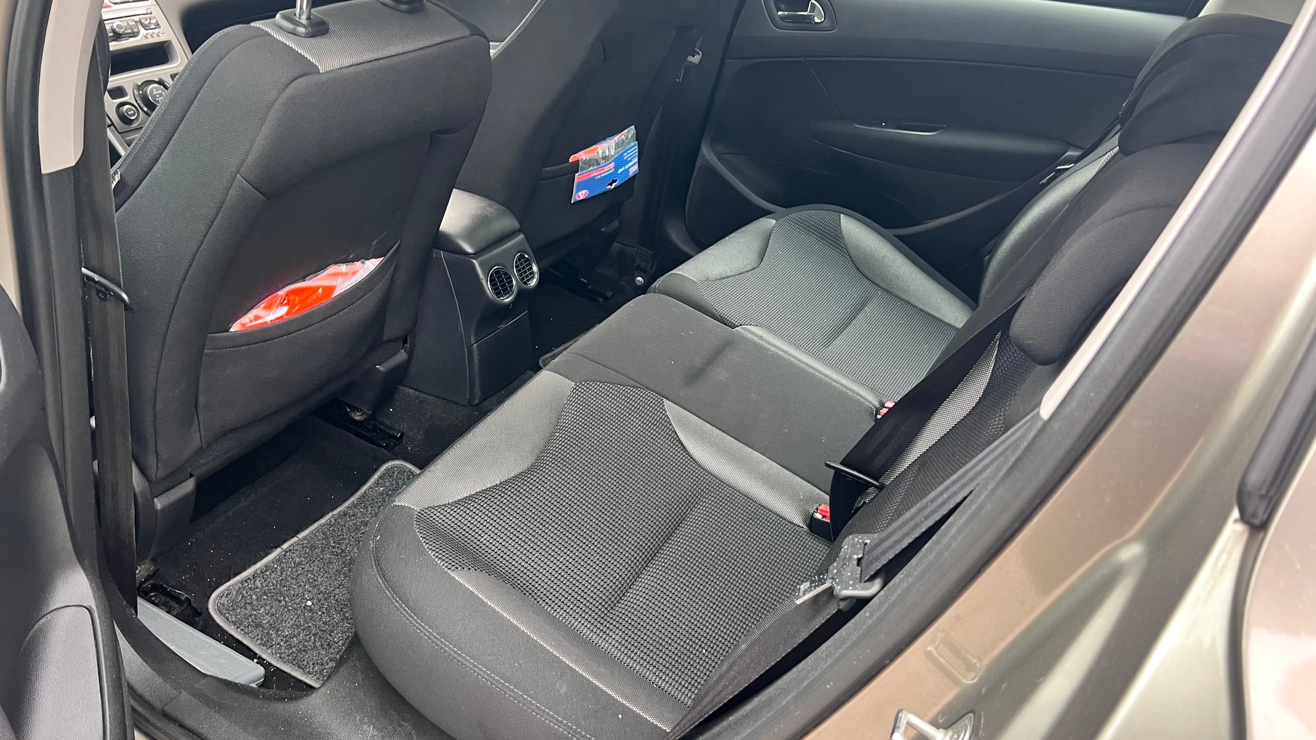 PEUGEOT 308 1.6 16V T Black&Silver Automatic-image-6