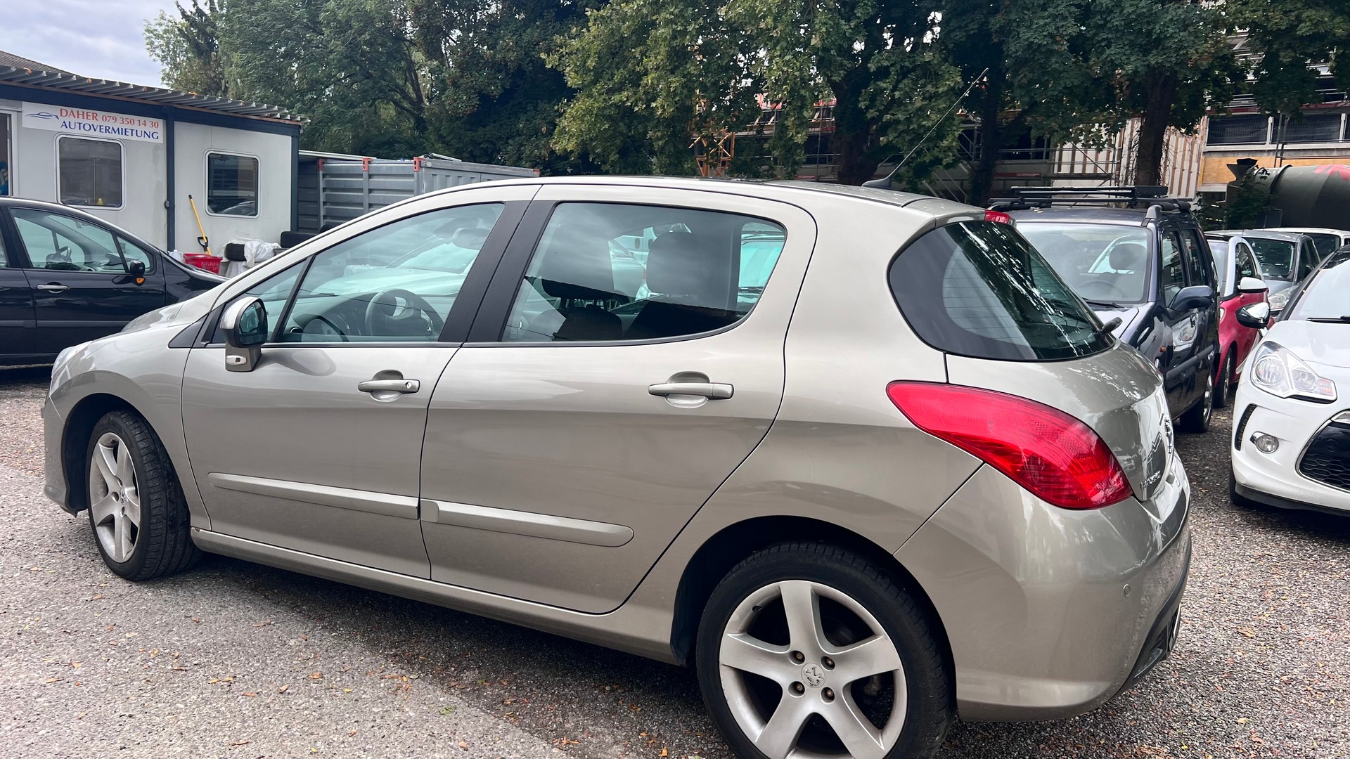 PEUGEOT 308 1.6 16V T Black&Silver Automatic-image-3