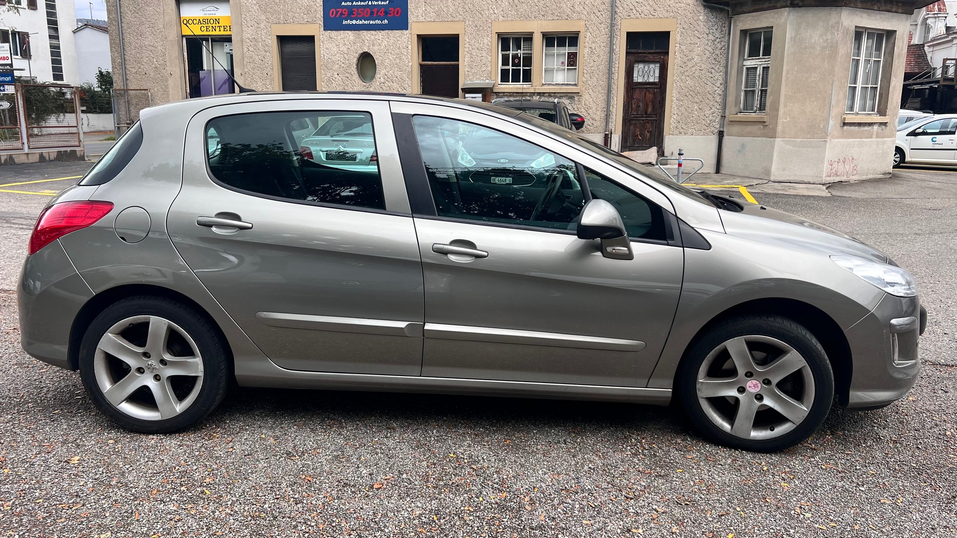PEUGEOT 308 1.6 16V T Black&Silver Automatic-image-4