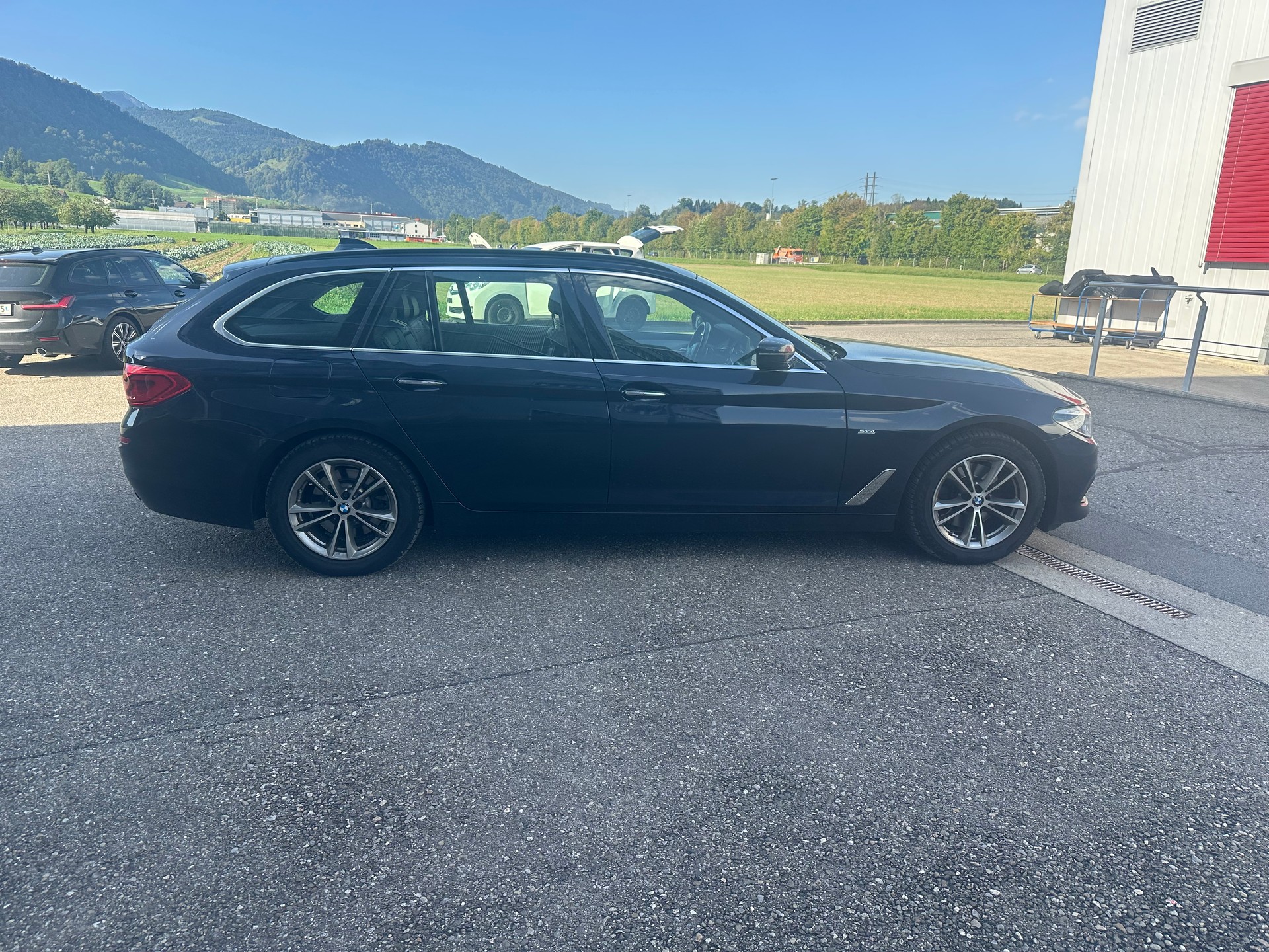 BMW 520d xDrive Touring Sport Line Steptronic-image-4