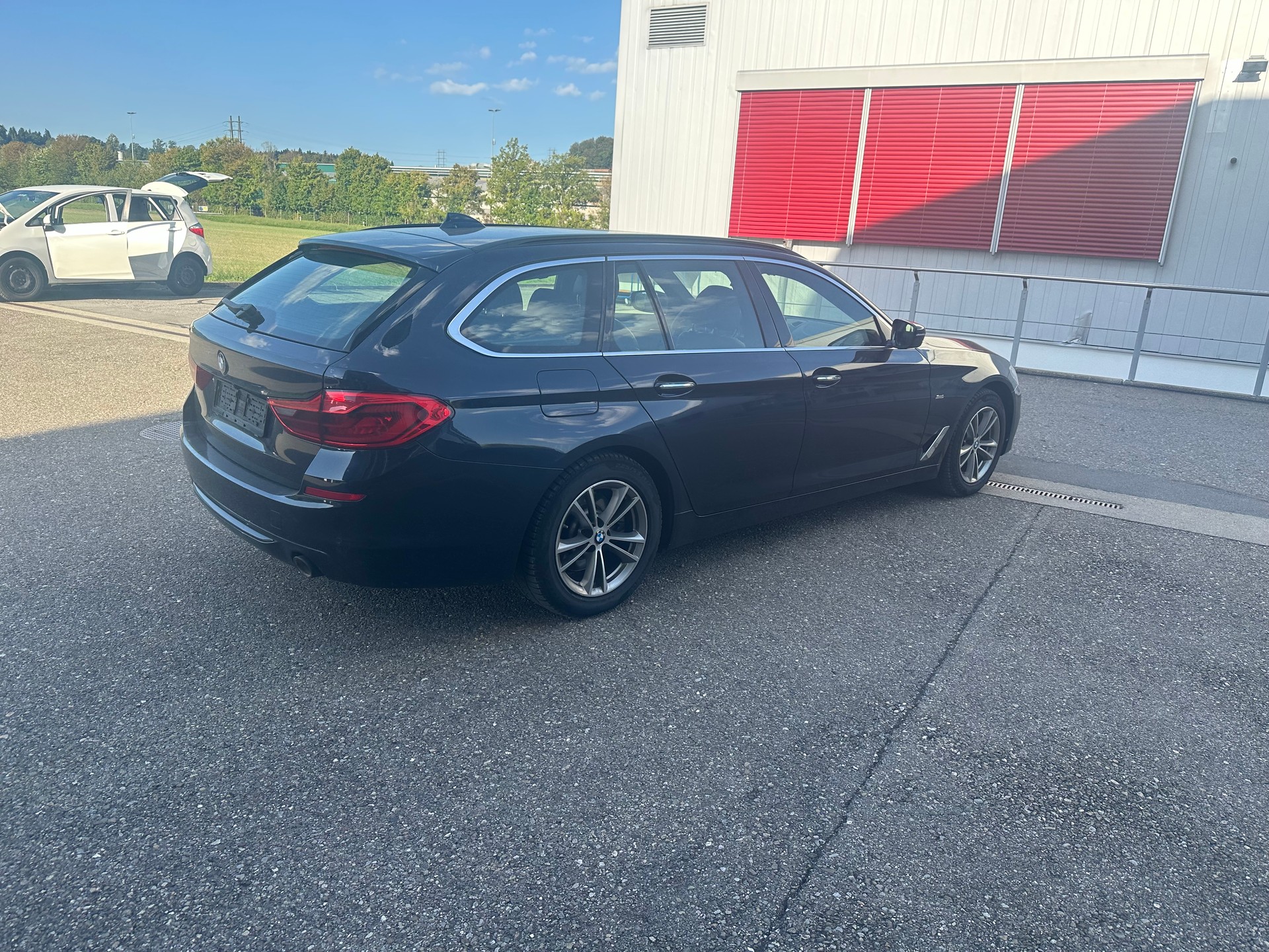 BMW 520d xDrive Touring Sport Line Steptronic-image-5