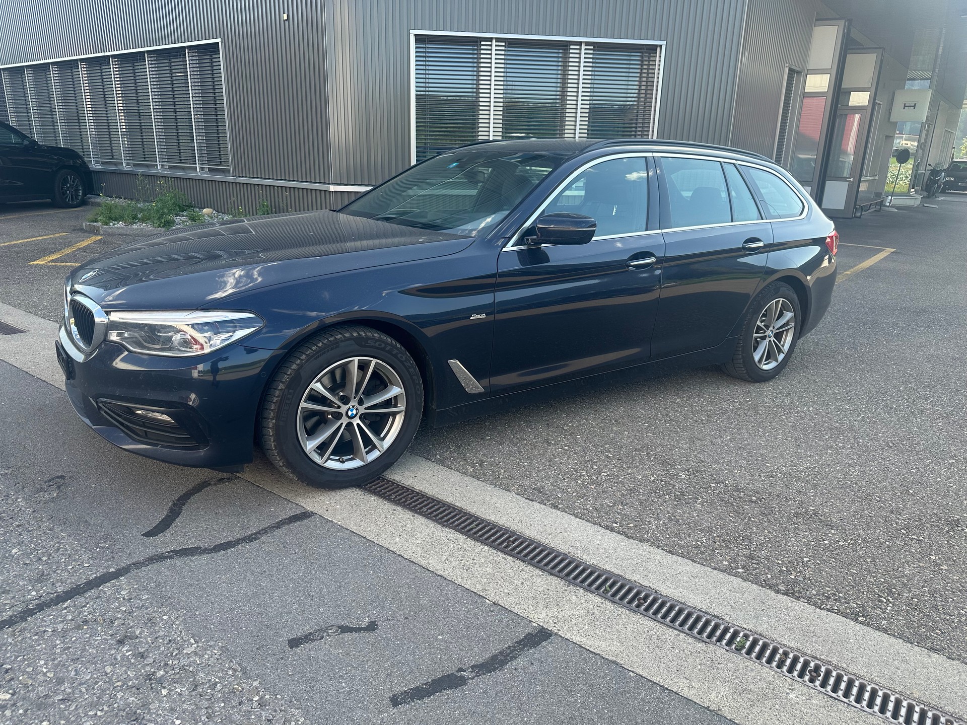 BMW 520d xDrive Touring Sport Line Steptronic-image-13