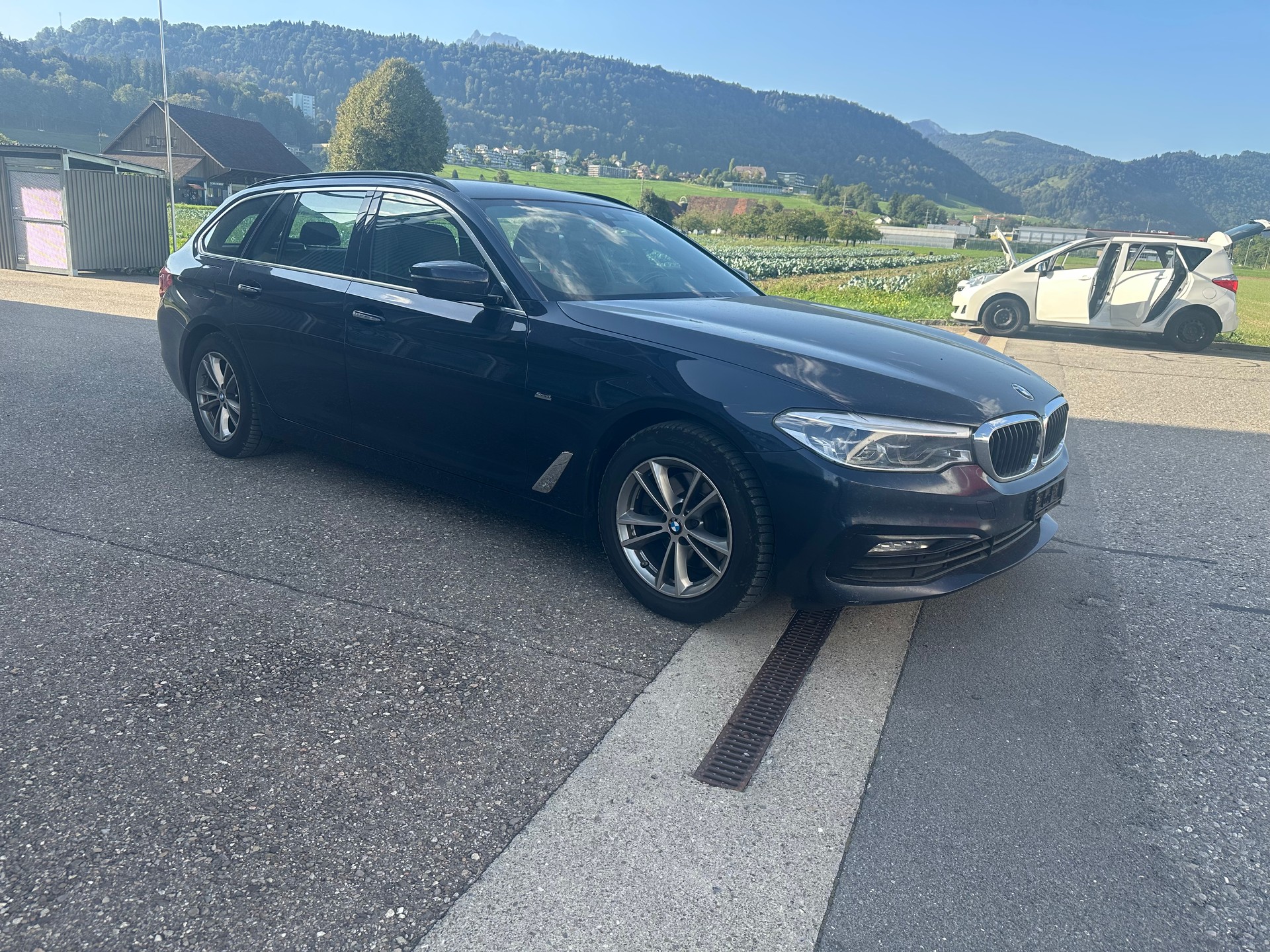 BMW 520d xDrive Touring Sport Line Steptronic-image-14